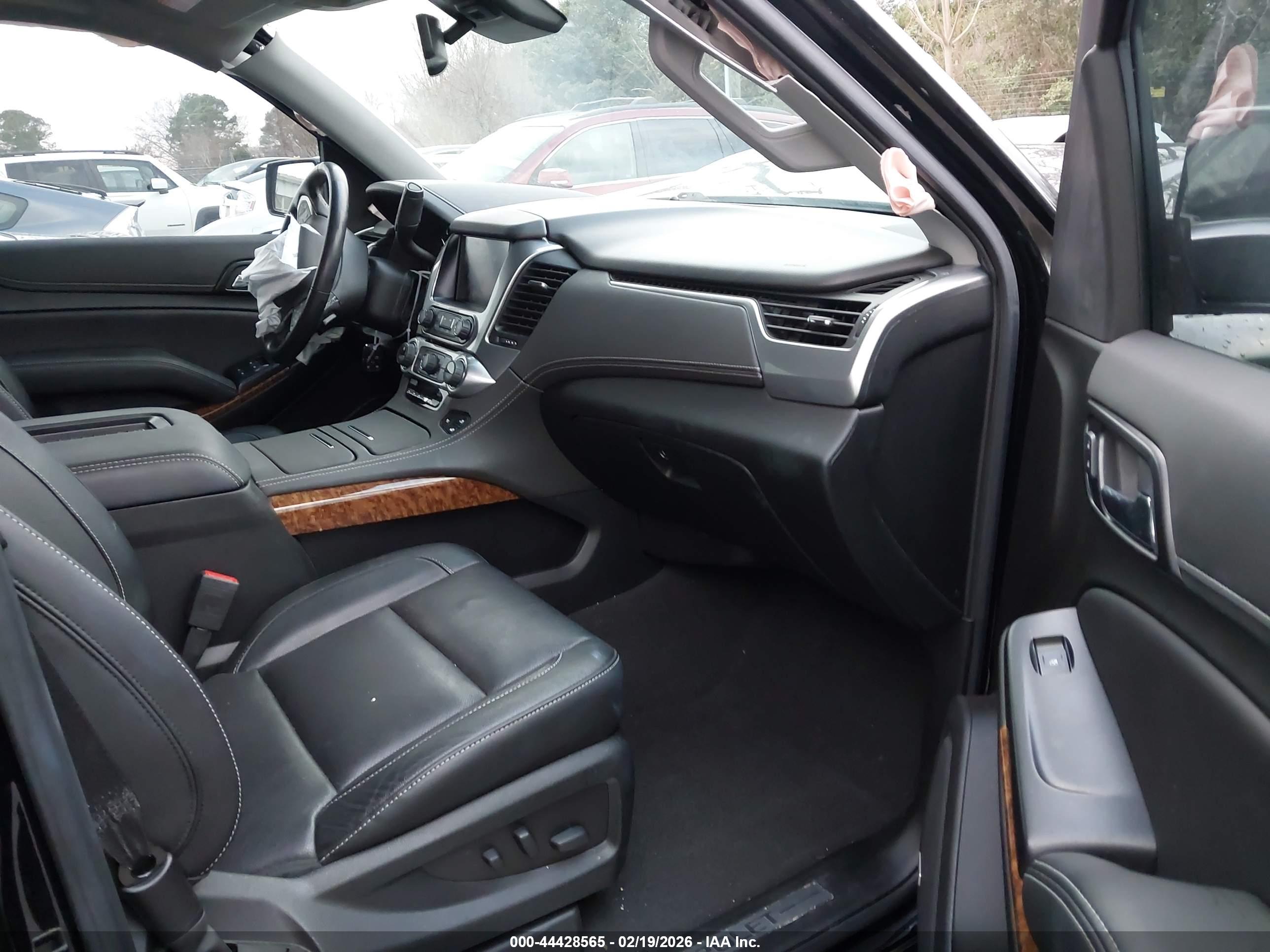 CHEVROLET SUBURBAN image 5