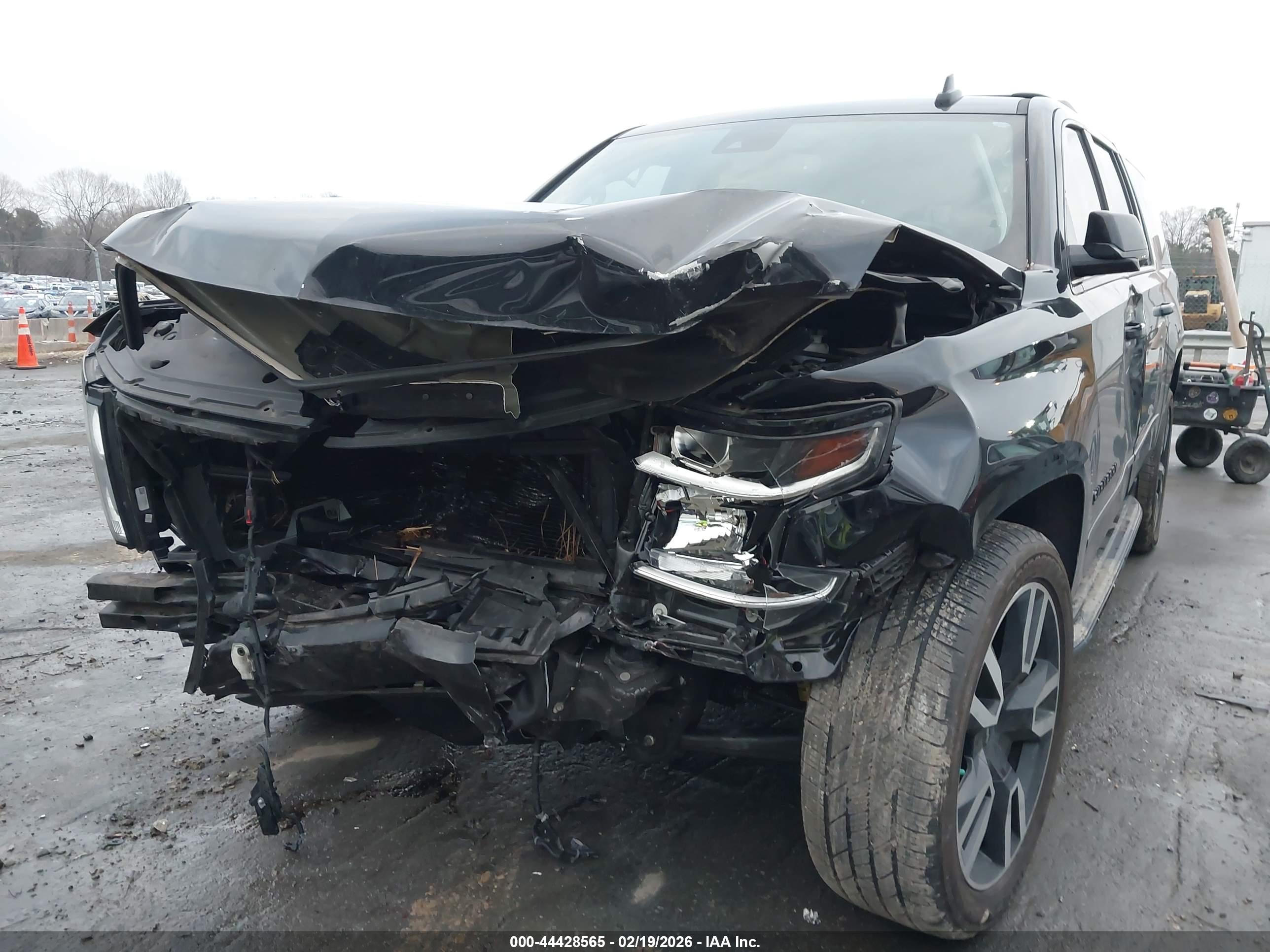 CHEVROLET SUBURBAN image 6