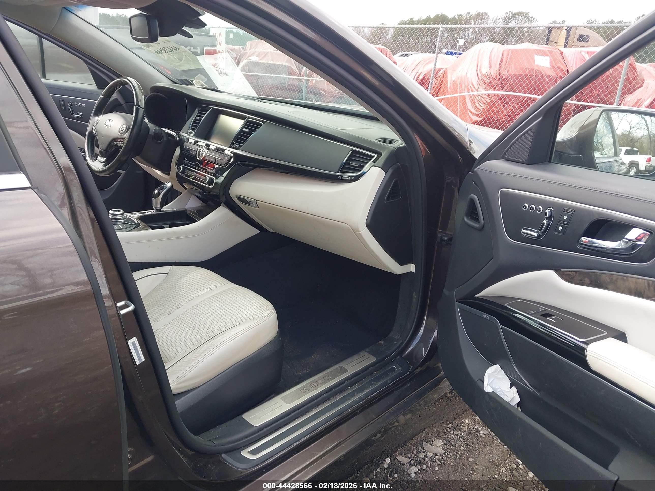 KIA K900 image 5