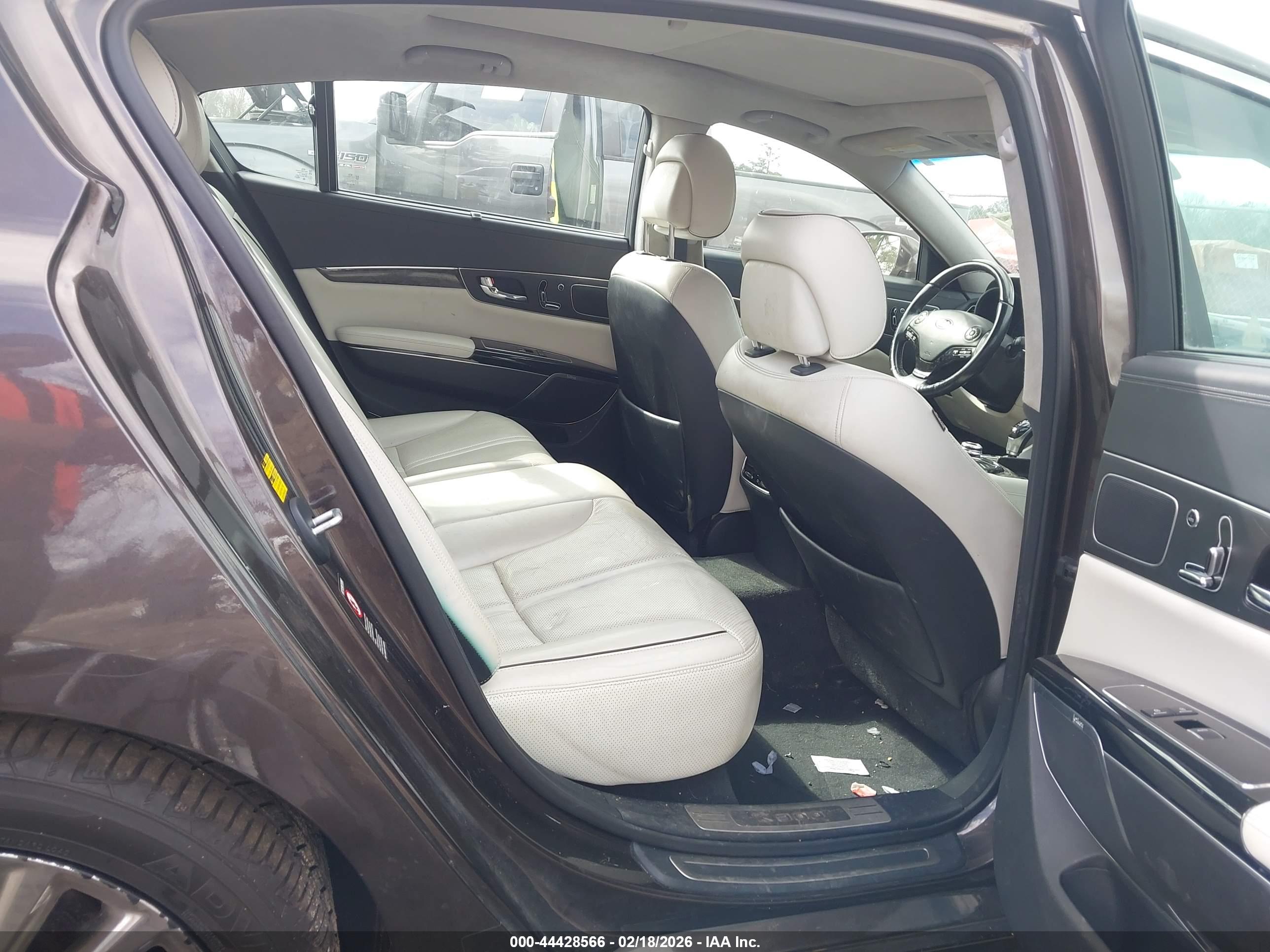 KIA K900 image 8