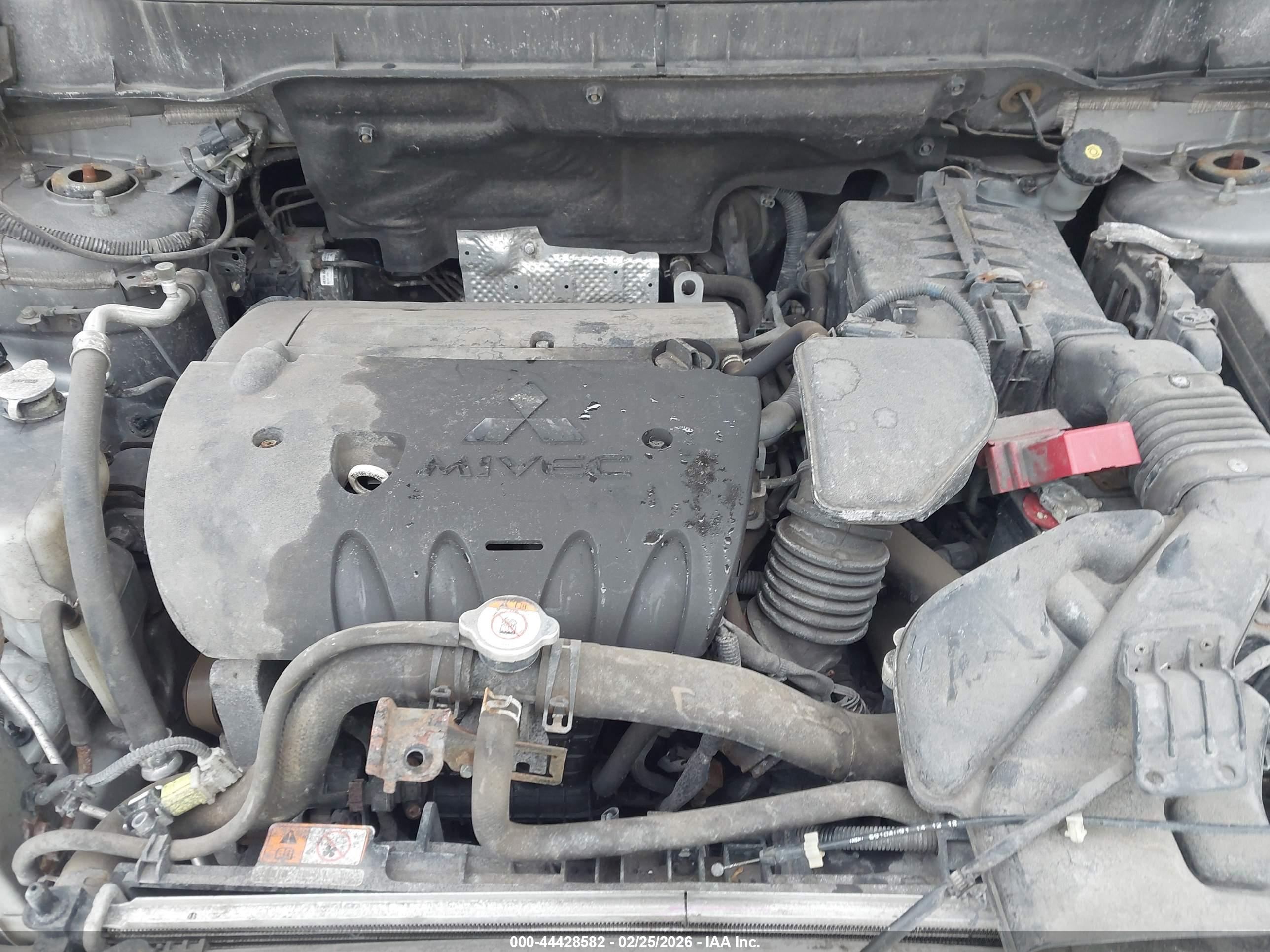 MITSUBISHI OUTLANDER image 10