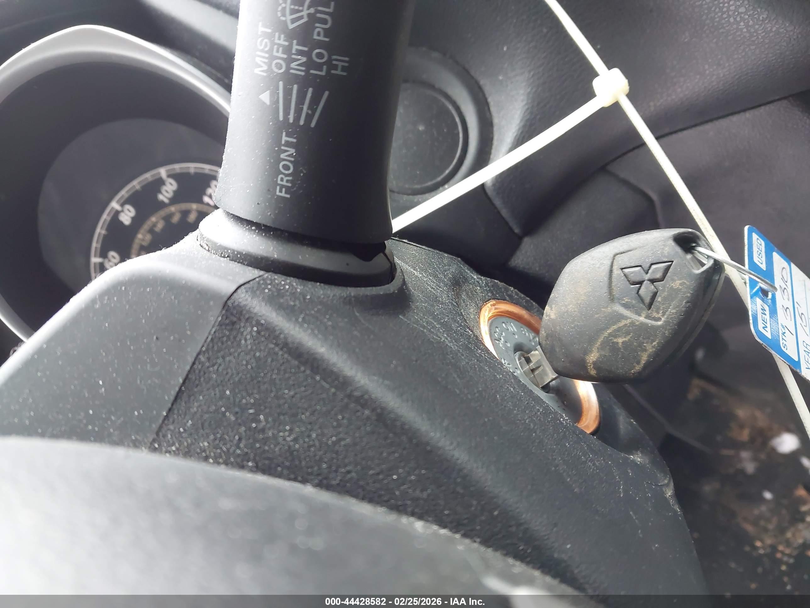 MITSUBISHI OUTLANDER image 11