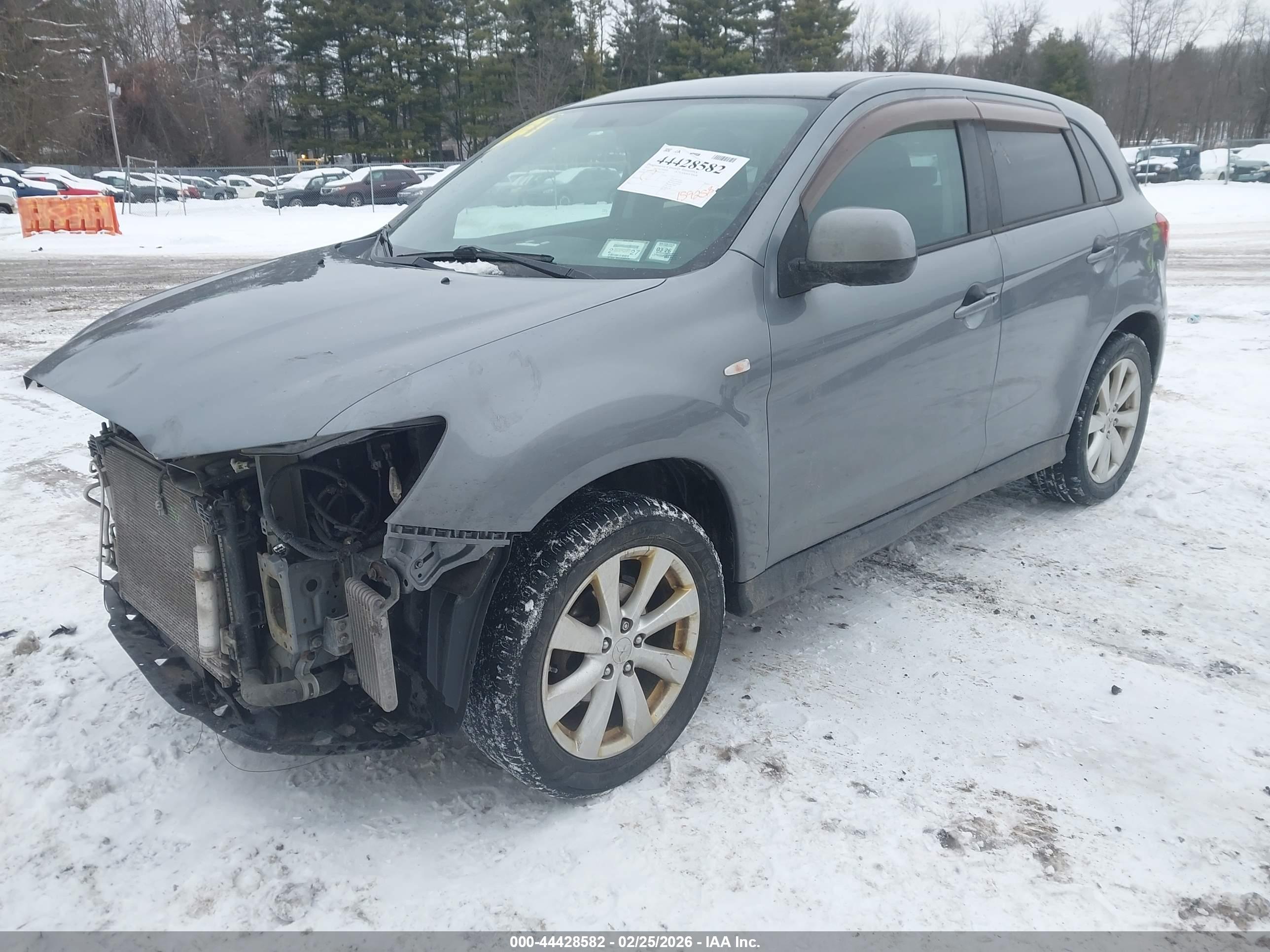MITSUBISHI OUTLANDER image 2