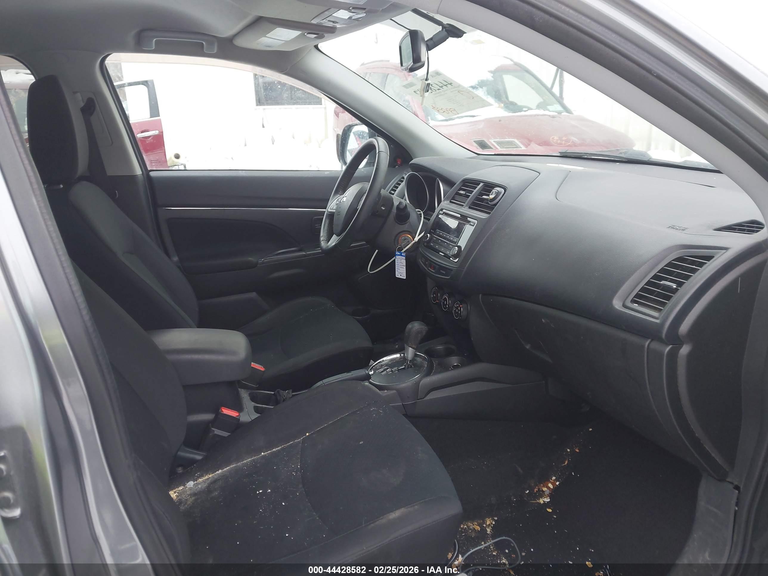 MITSUBISHI OUTLANDER image 5