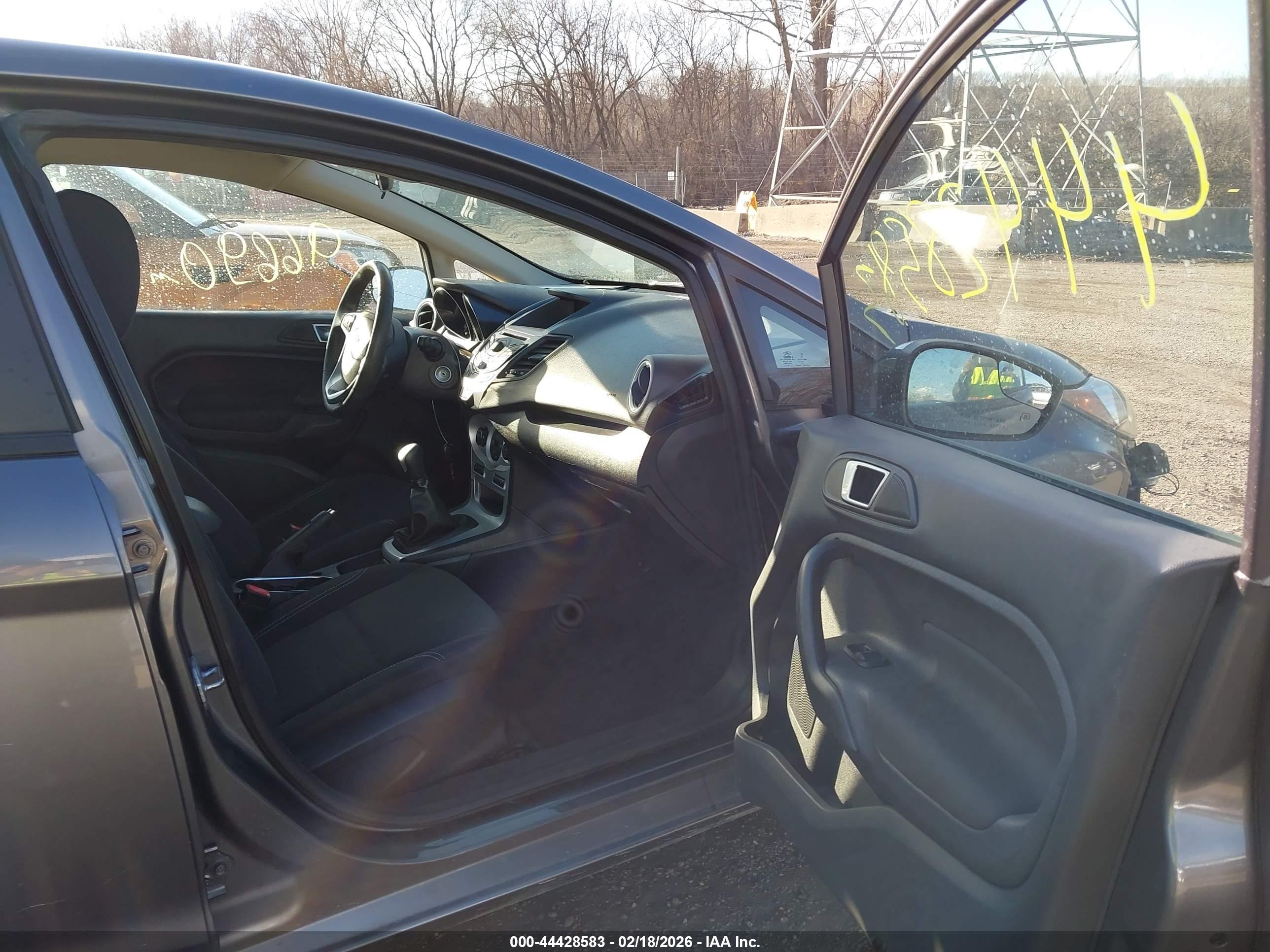 FORD FIESTA image 5