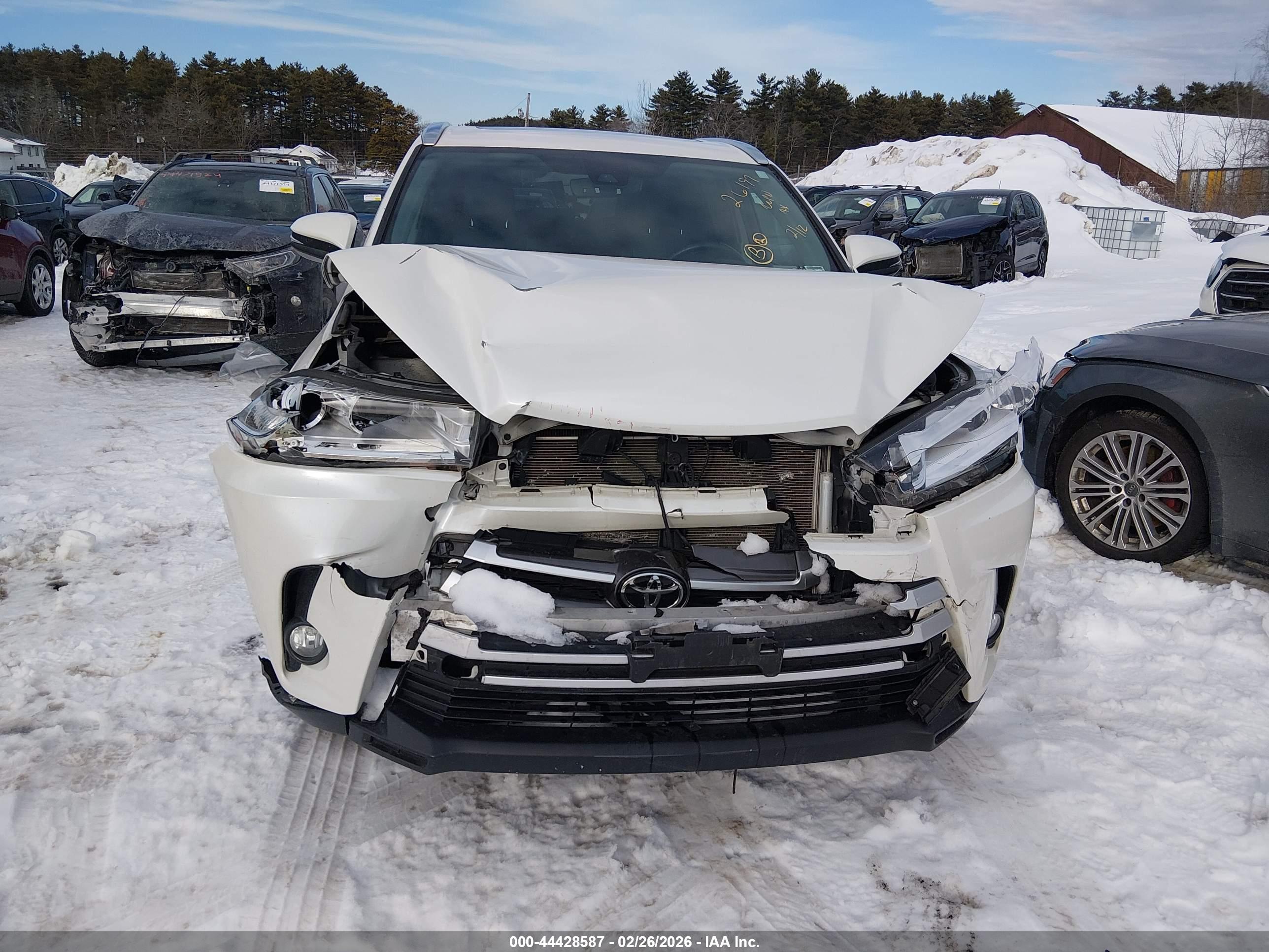 TOYOTA HIGHLANDER image 6