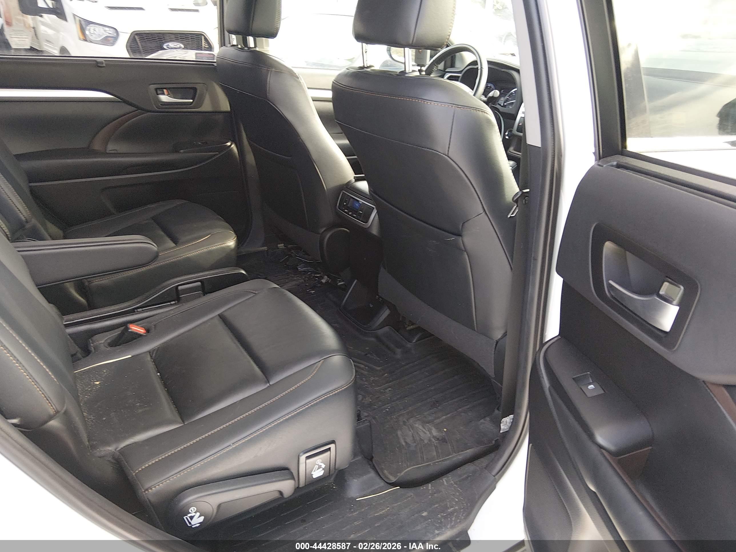 TOYOTA HIGHLANDER image 8