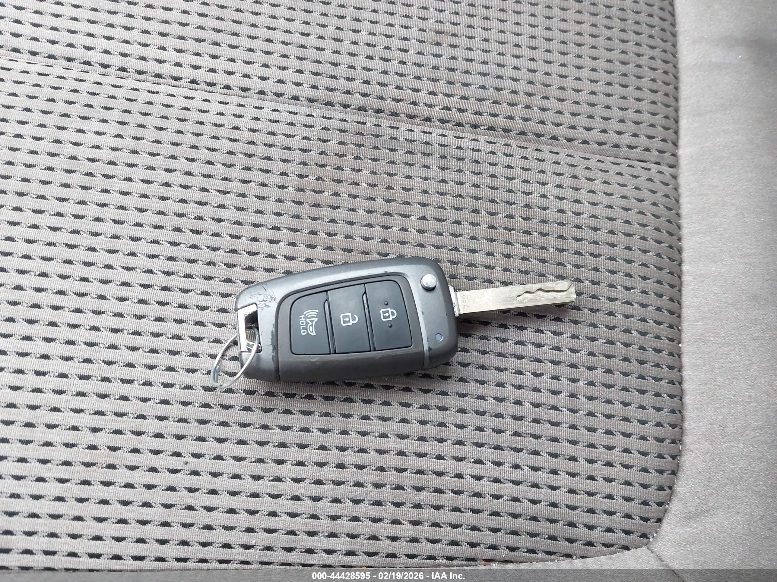 HYUNDAI SANTA image 11