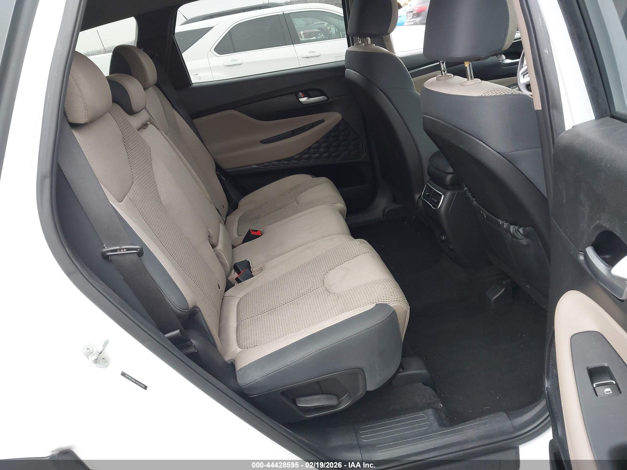 HYUNDAI SANTA image 8