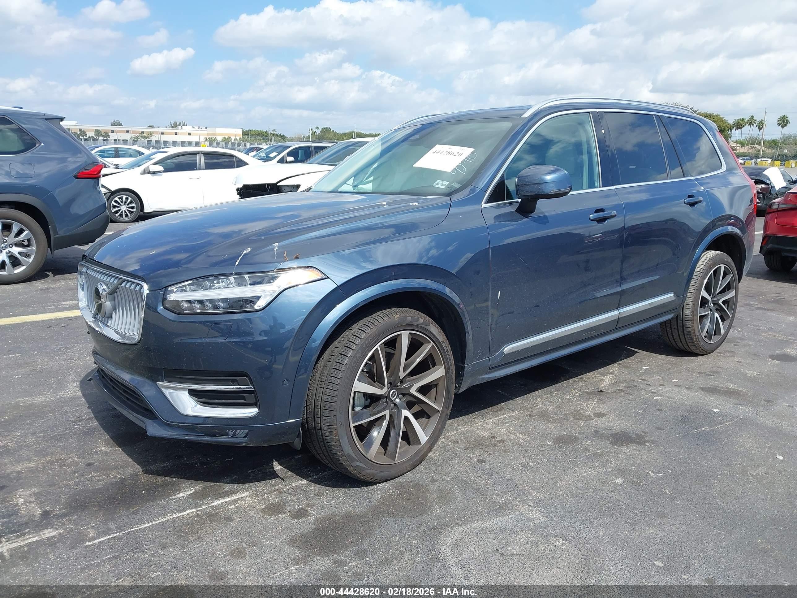 VOLVO XC90 image 2