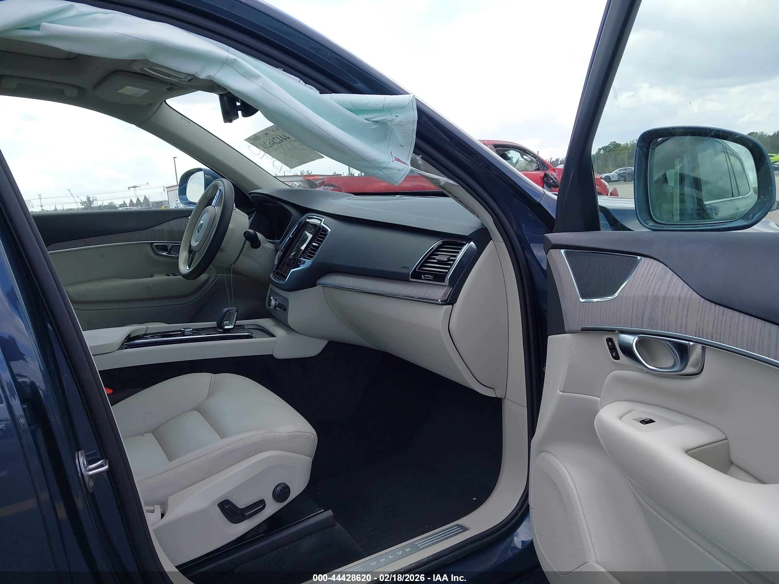 VOLVO XC90 image 5