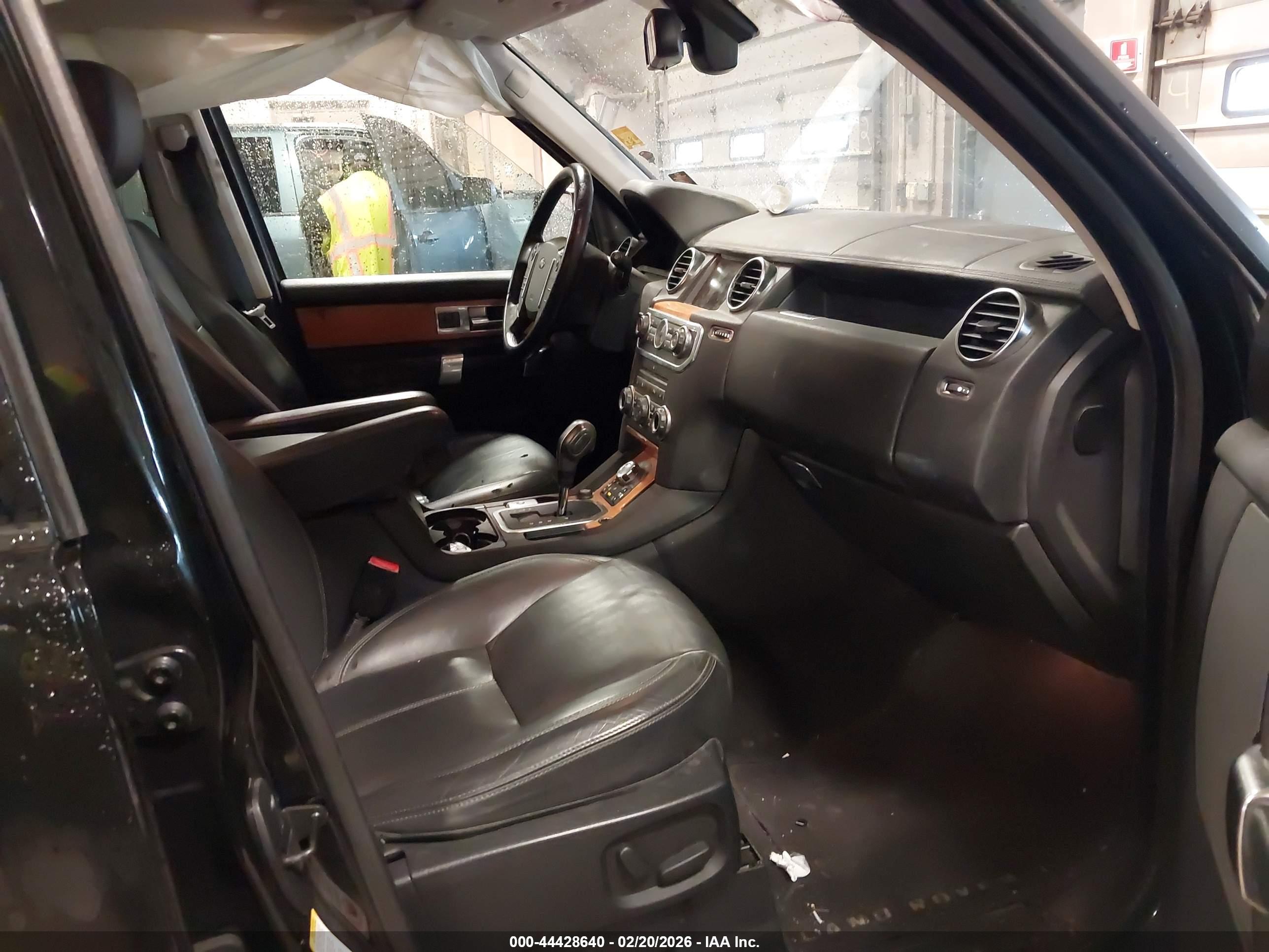 LAND ROVER image 5