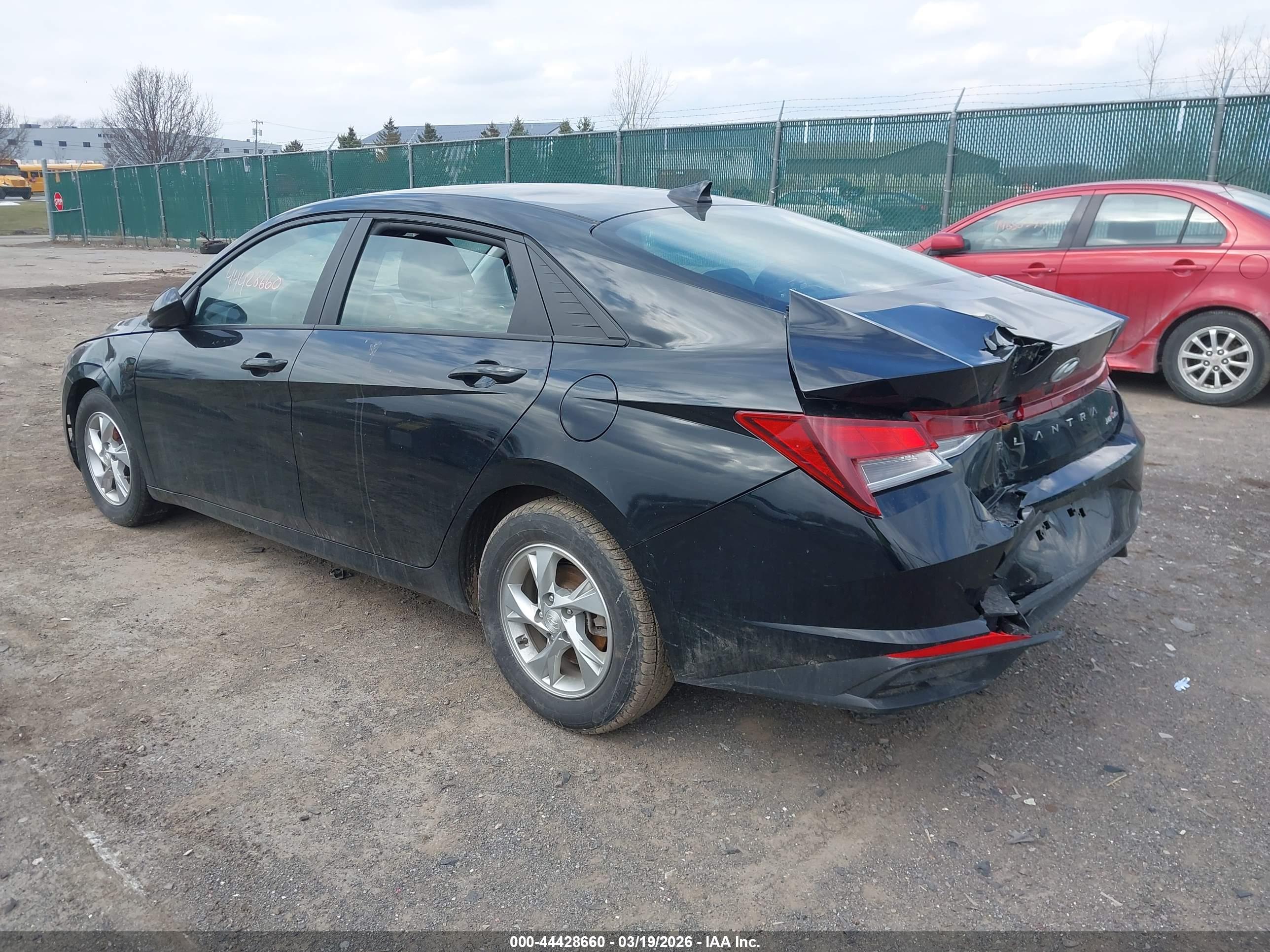 HYUNDAI ELANTRA image 3