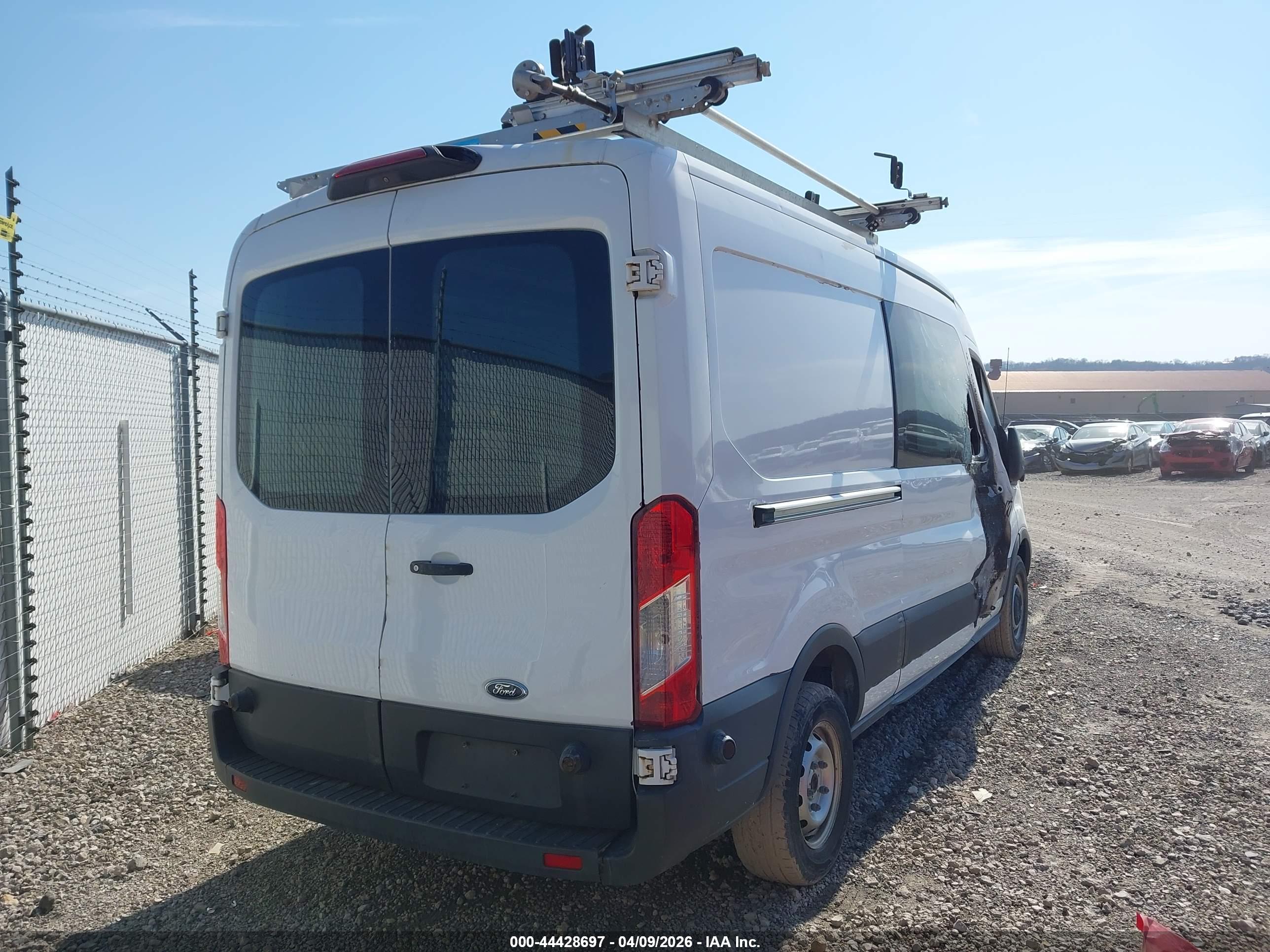 FORD TRANSIT-250 image 4