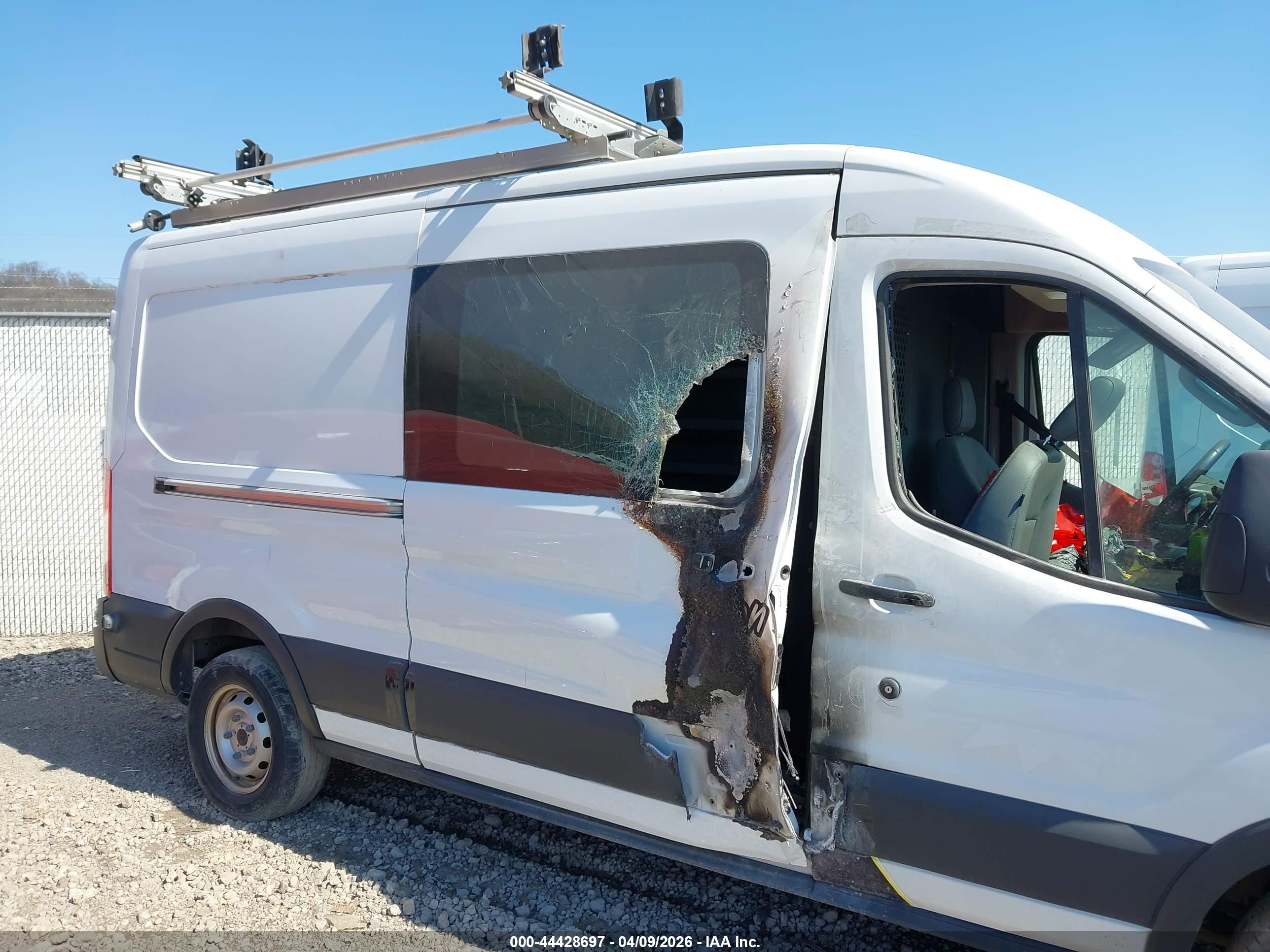 FORD TRANSIT-250 image 6