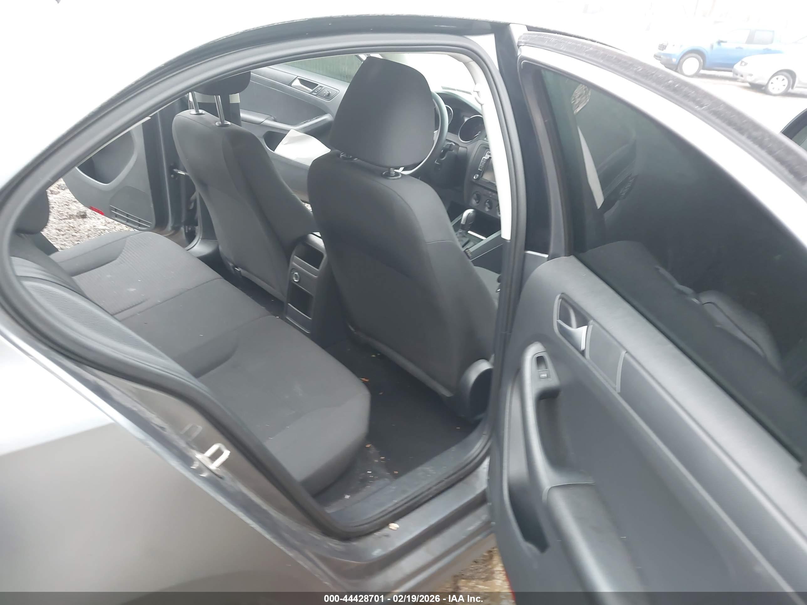 VOLKSWAGEN JETTA image 8