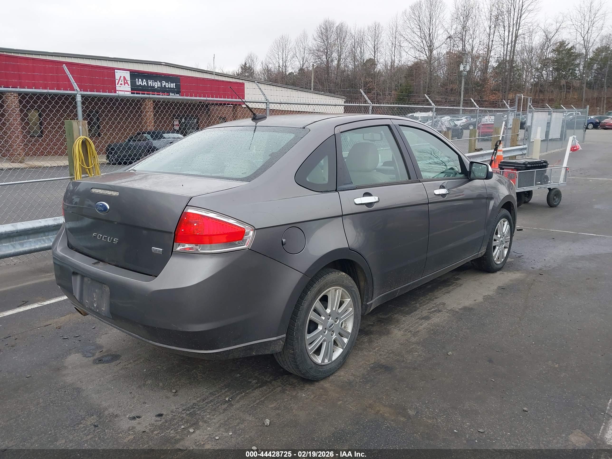 FORD FOCUS image 4