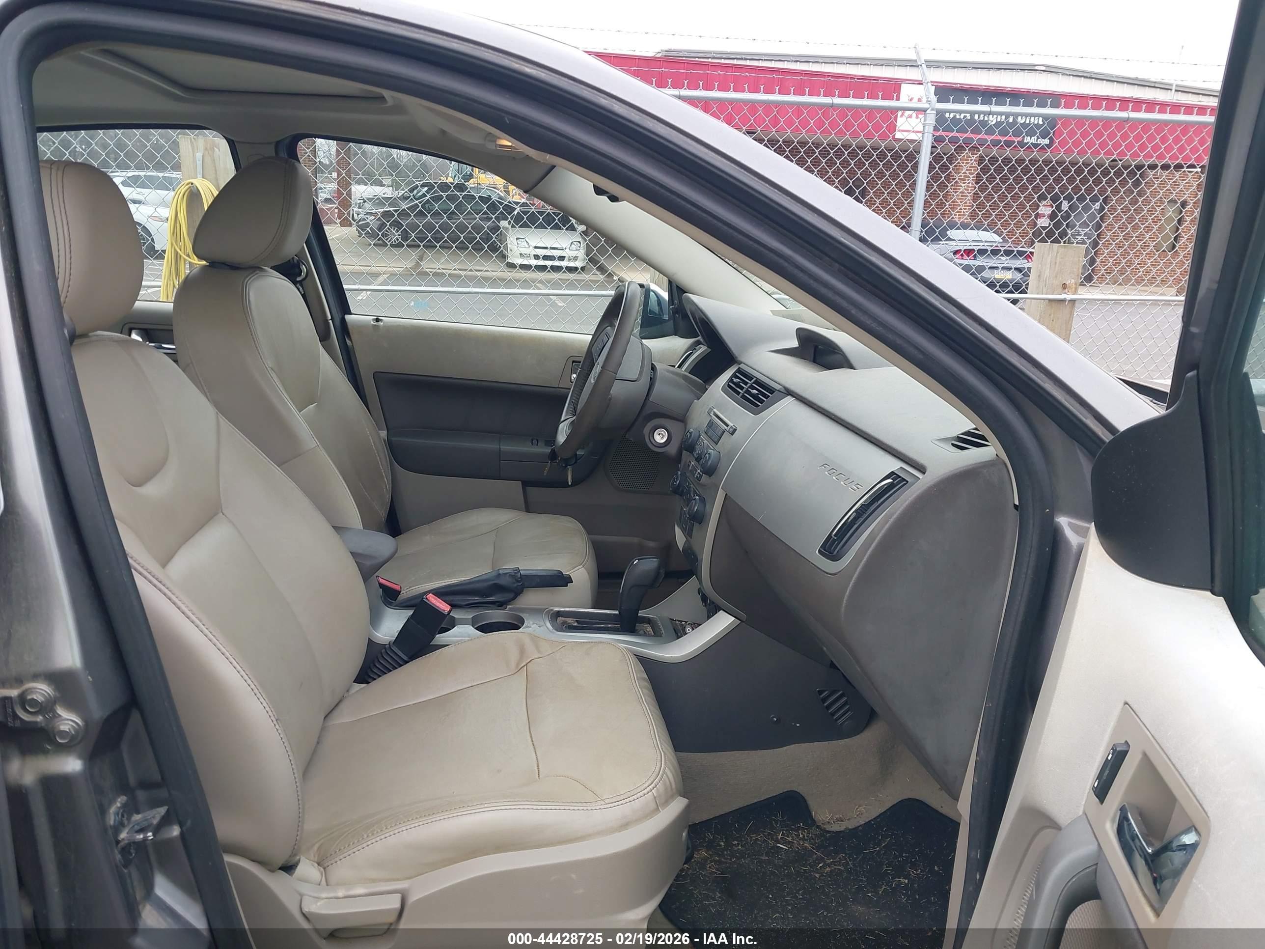 FORD FOCUS image 5