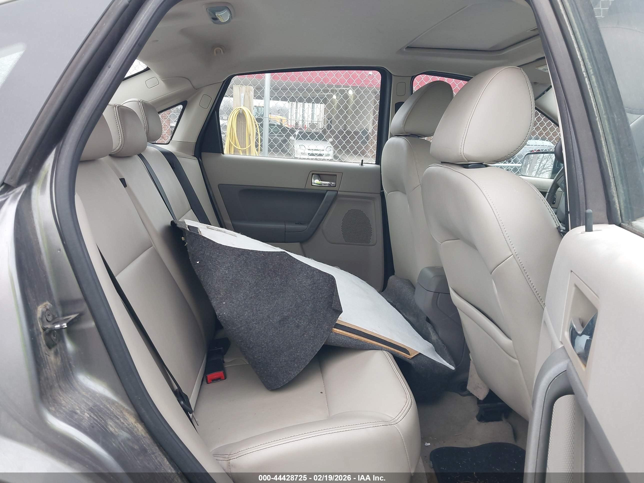 FORD FOCUS image 8