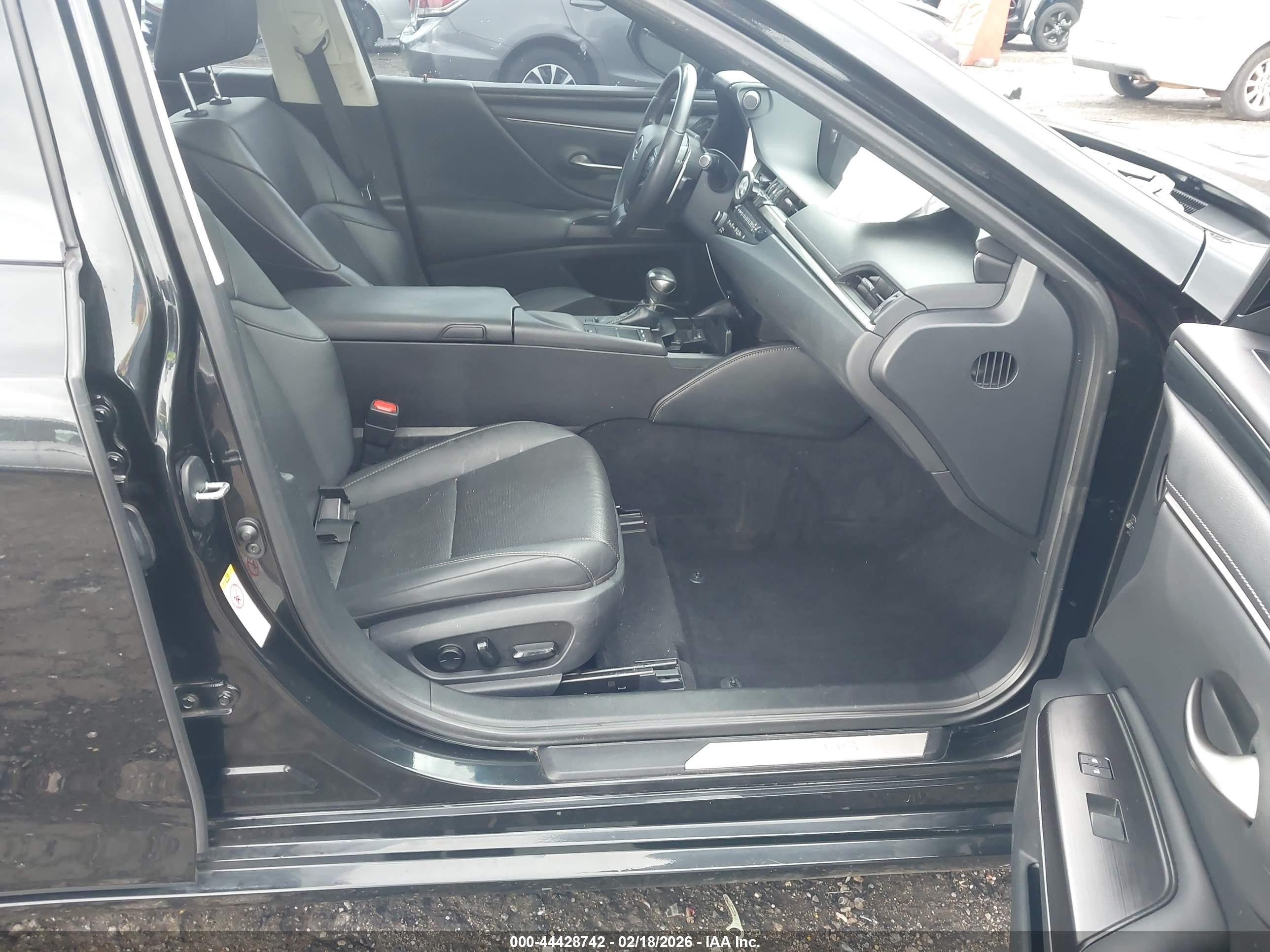 LEXUS ES image 5