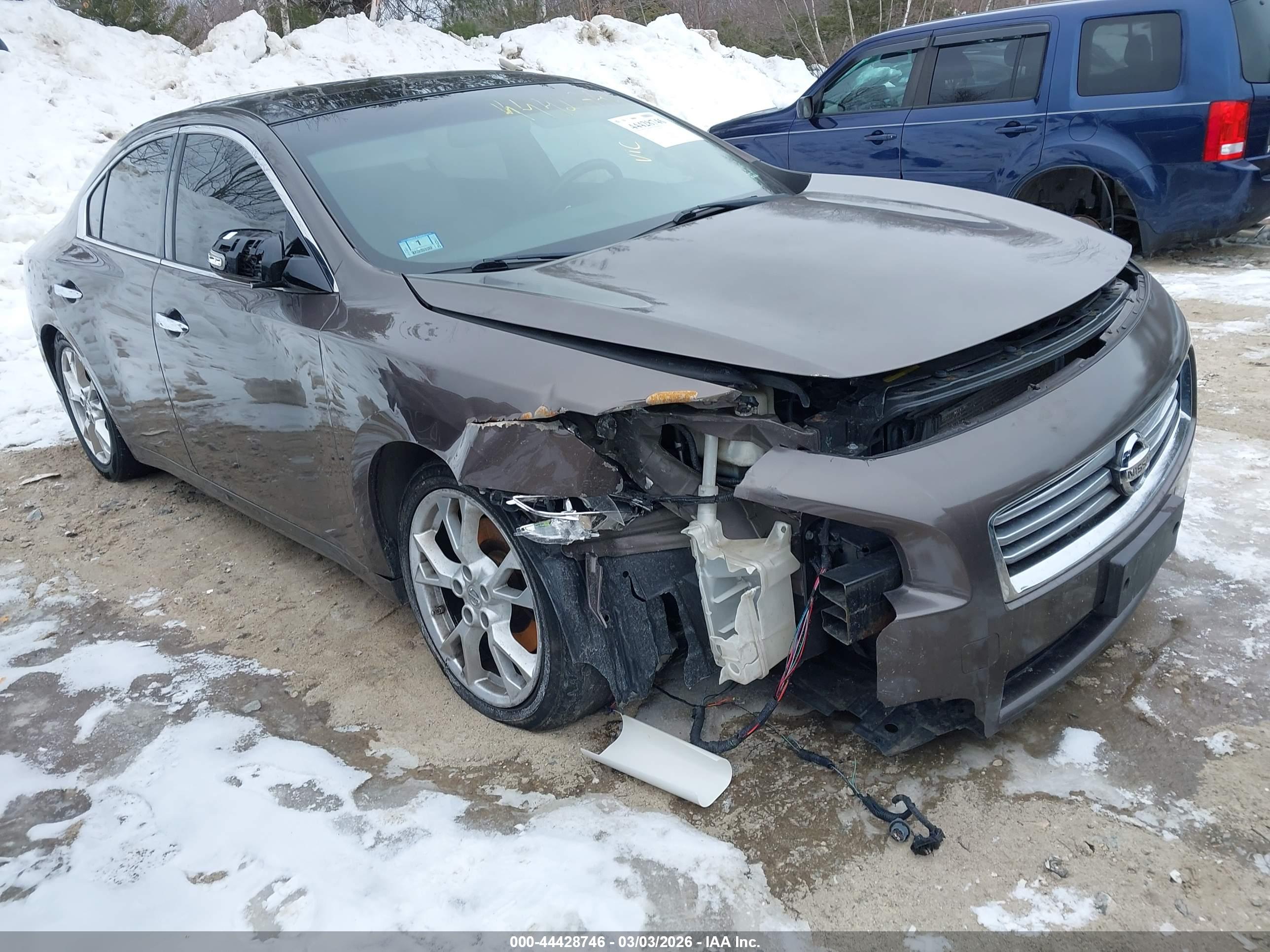 NISSAN MAXIMA image 6