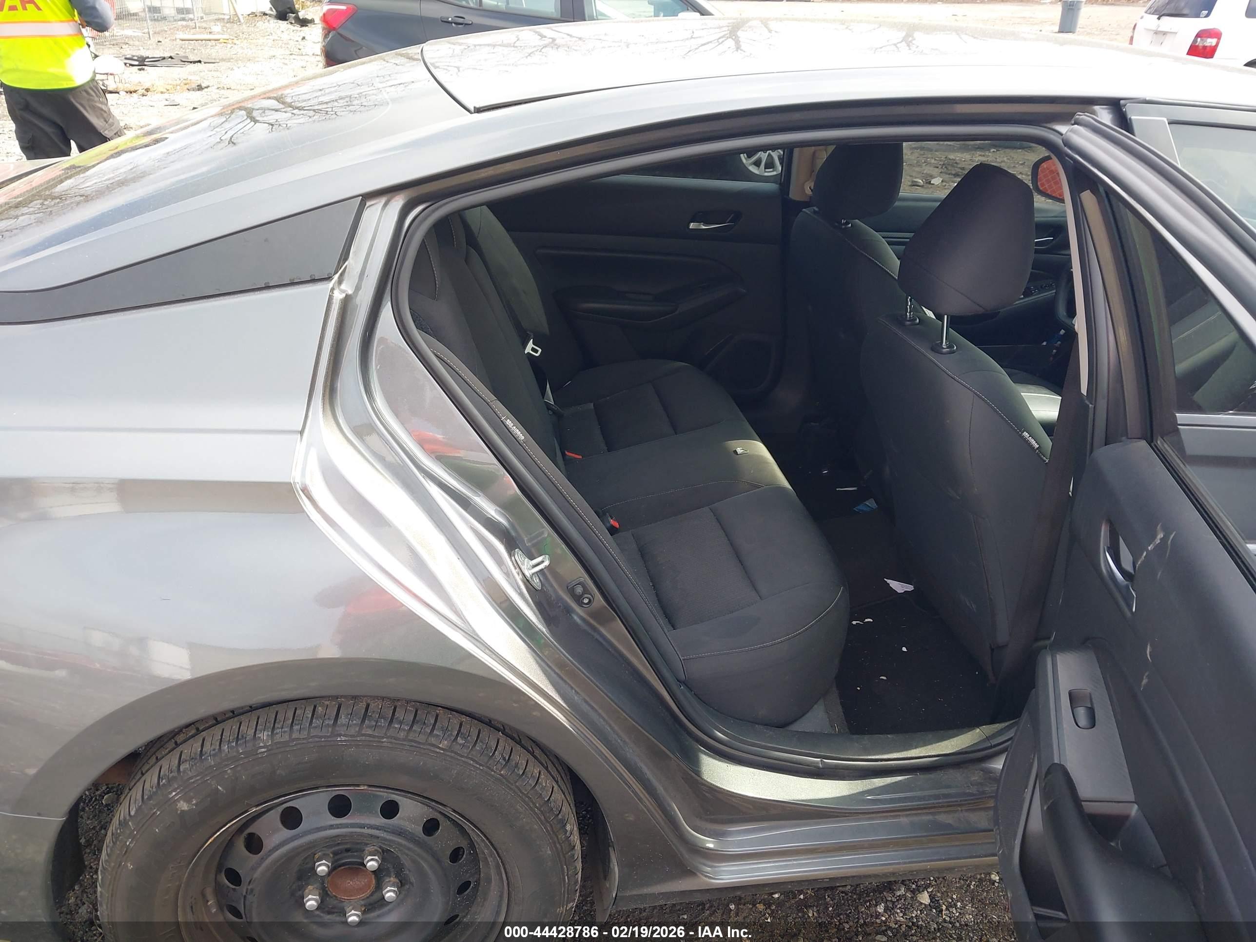 NISSAN ALTIMA image 8