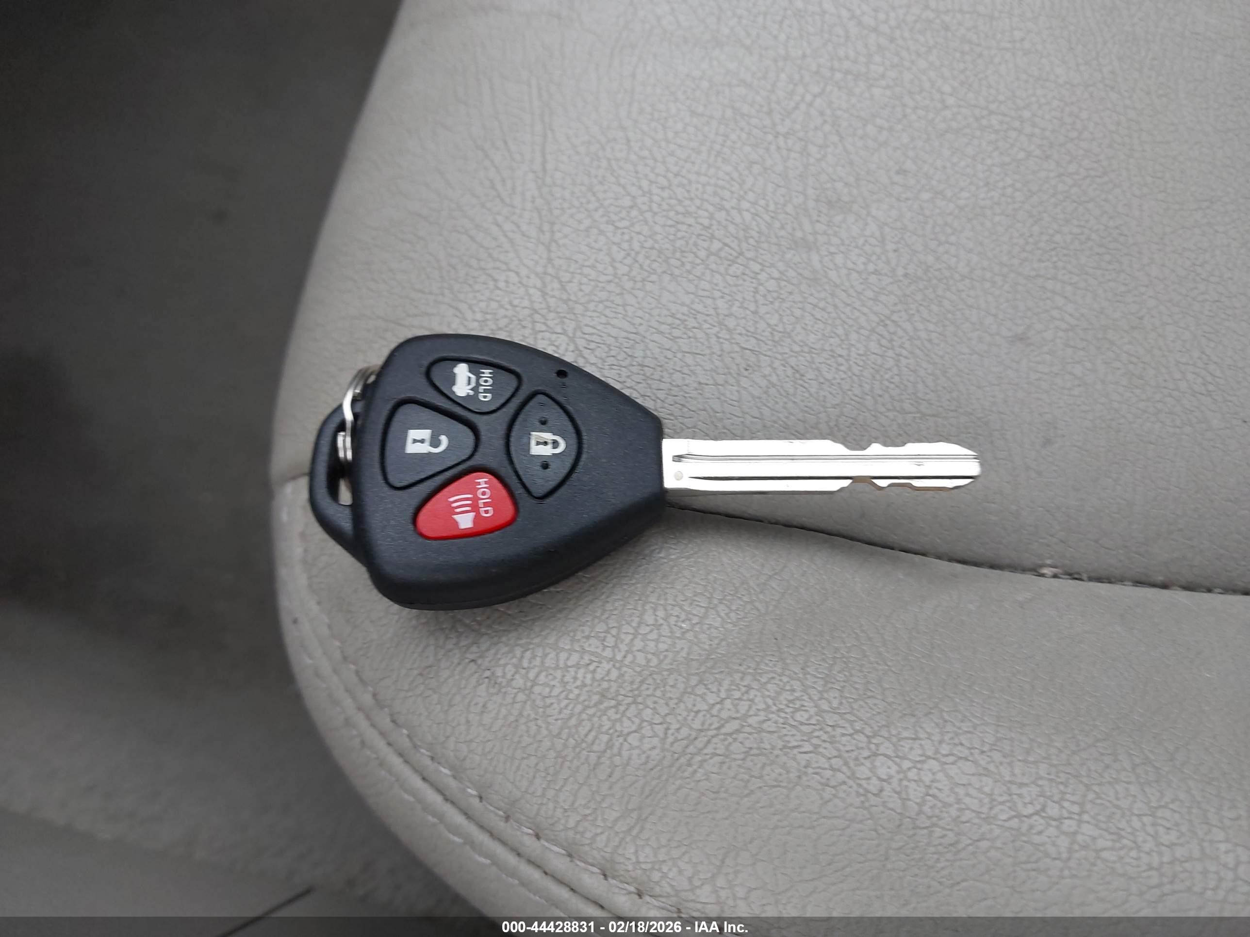TOYOTA CAMRY image 11