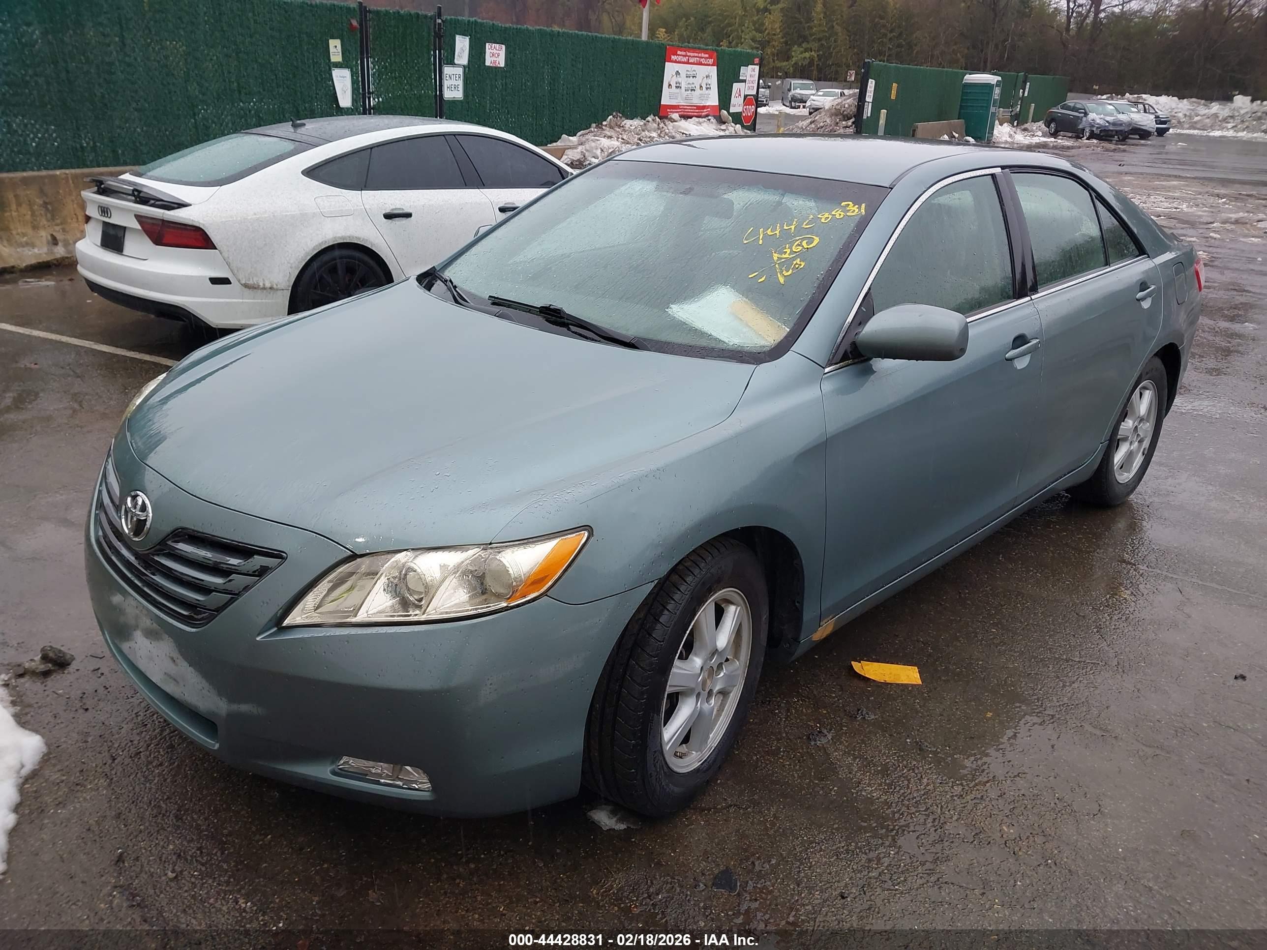 TOYOTA CAMRY image 2