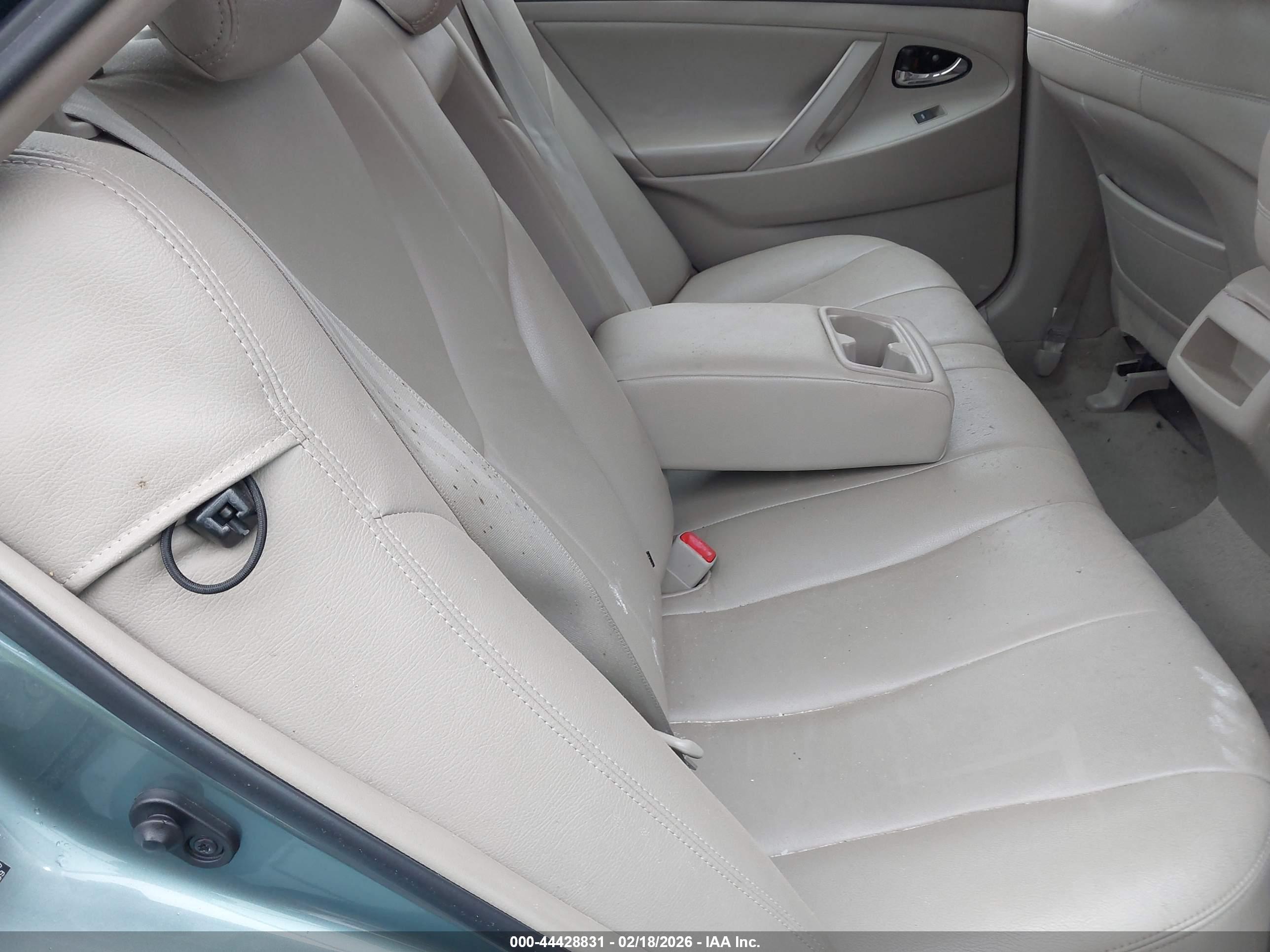 TOYOTA CAMRY image 8