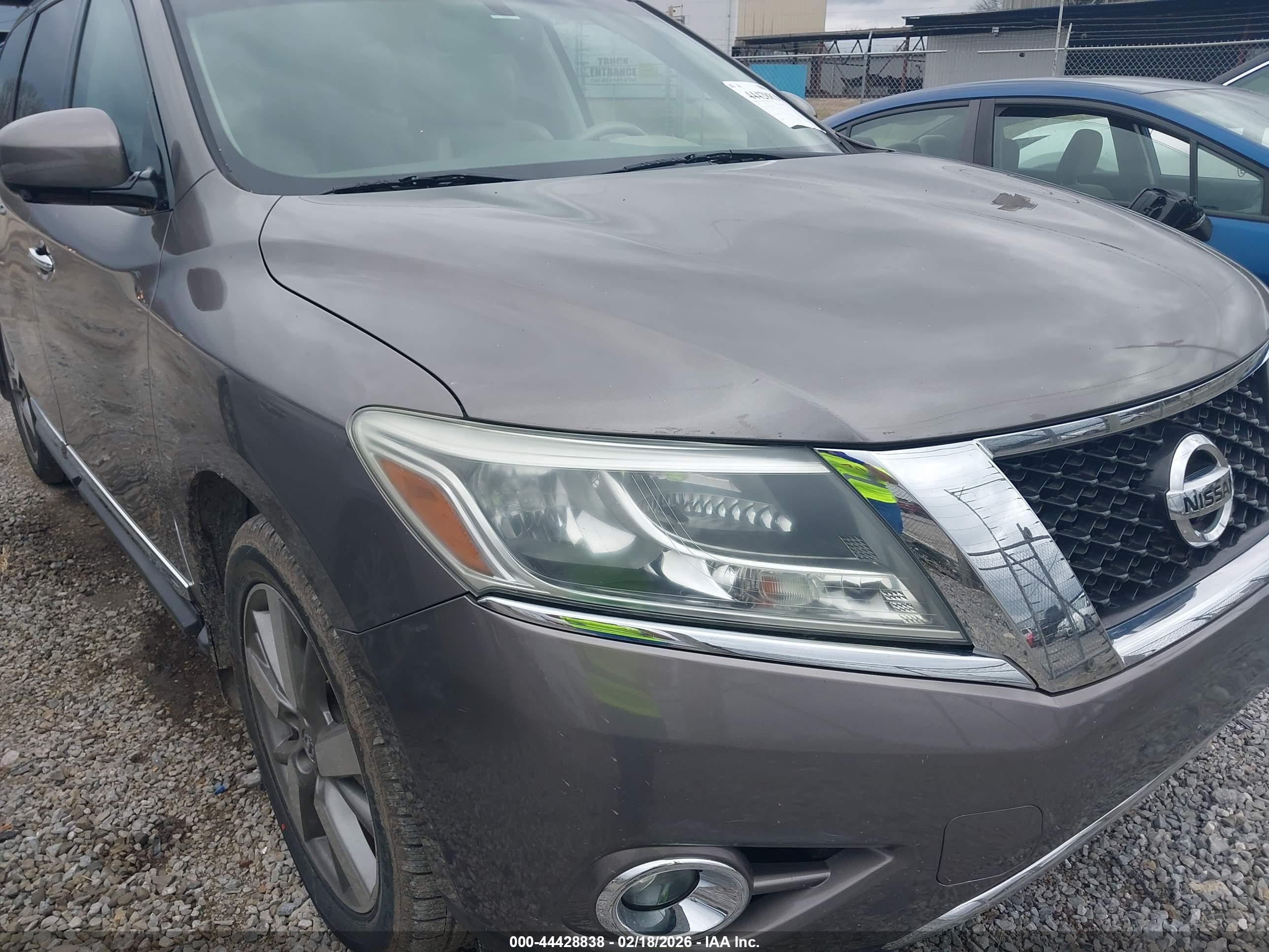 NISSAN PATHFINDER image 6