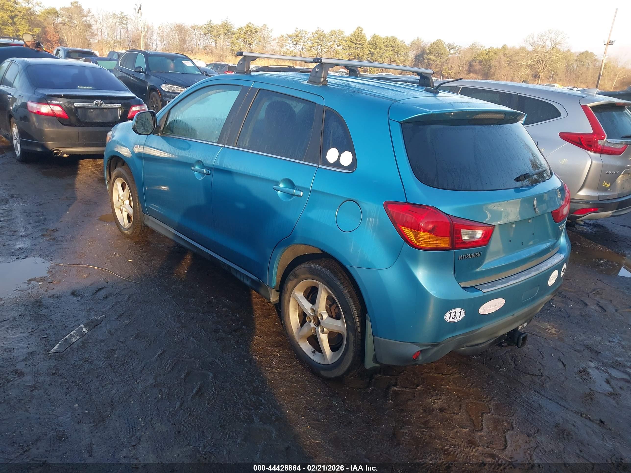 MITSUBISHI OUTLANDER image 3