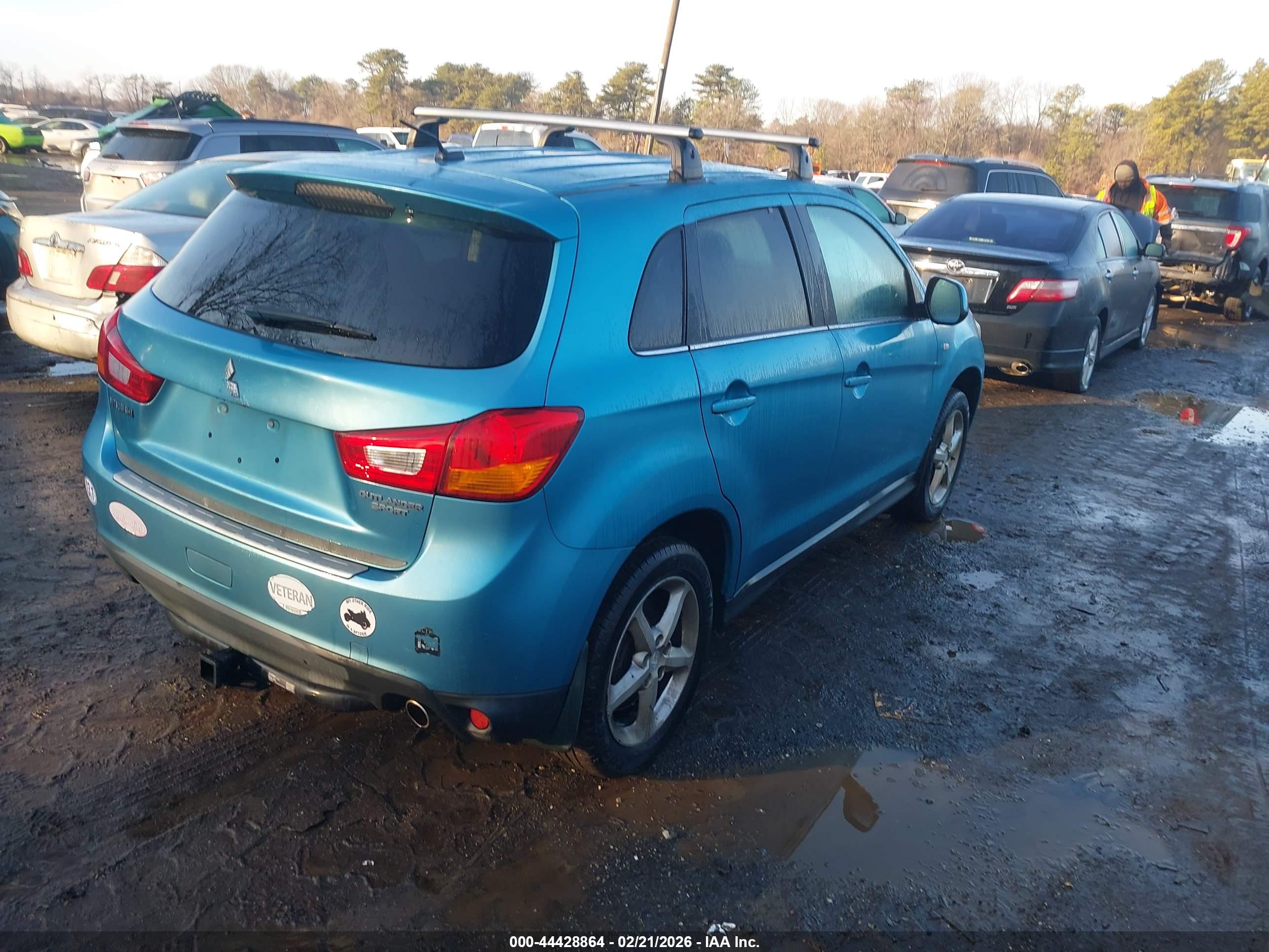 MITSUBISHI OUTLANDER image 4