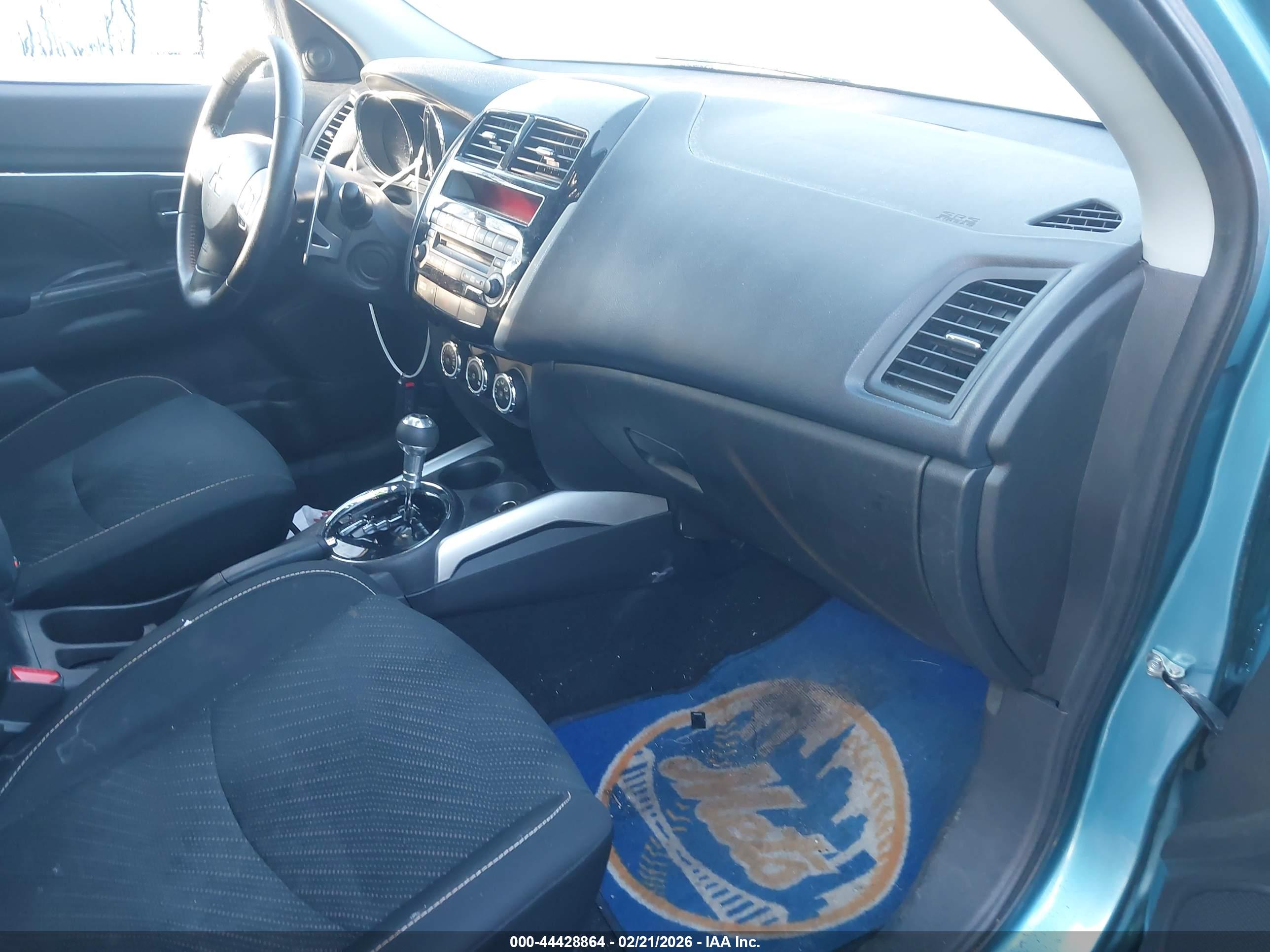 MITSUBISHI OUTLANDER image 5