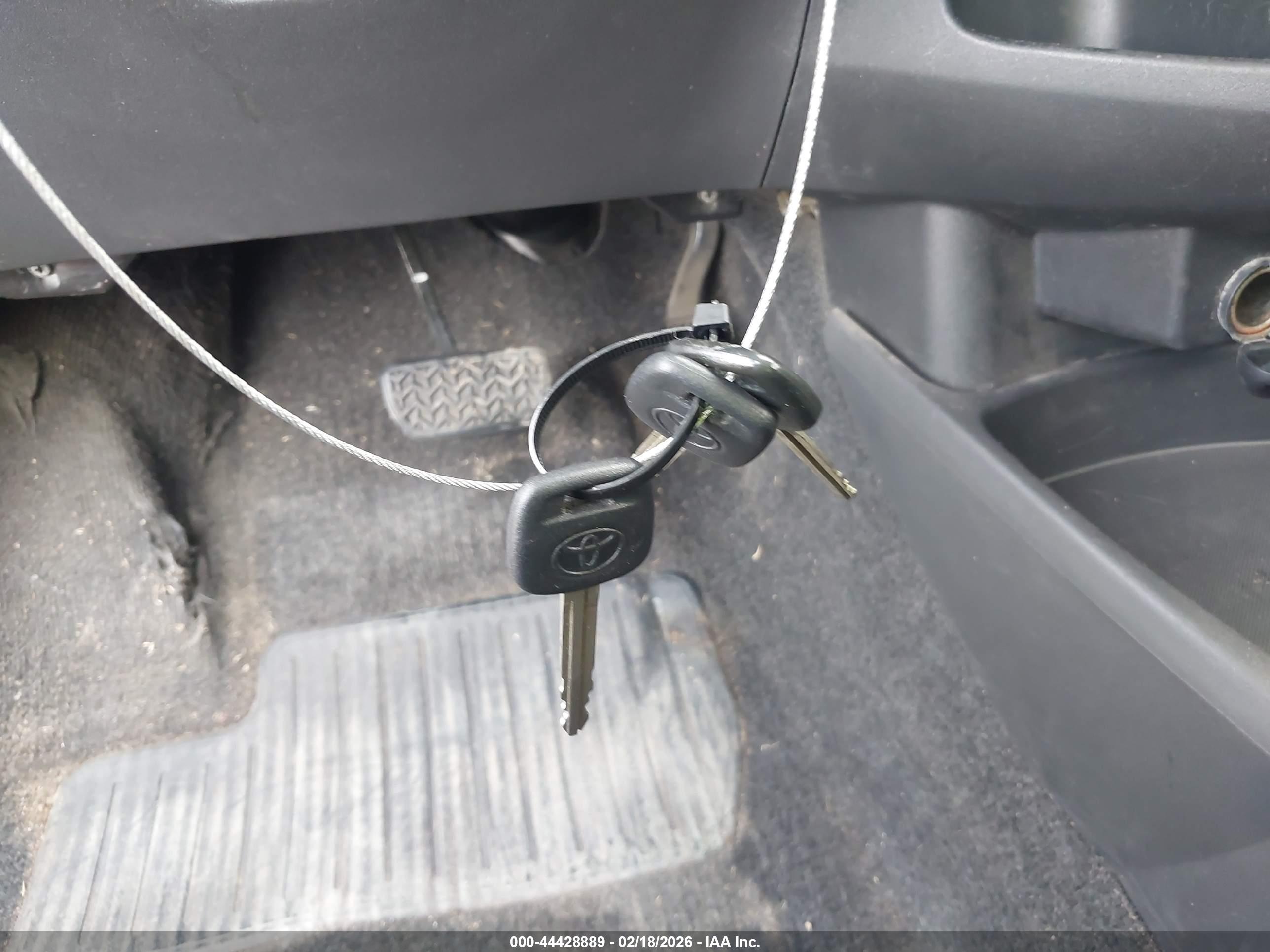 TOYOTA YARIS image 11