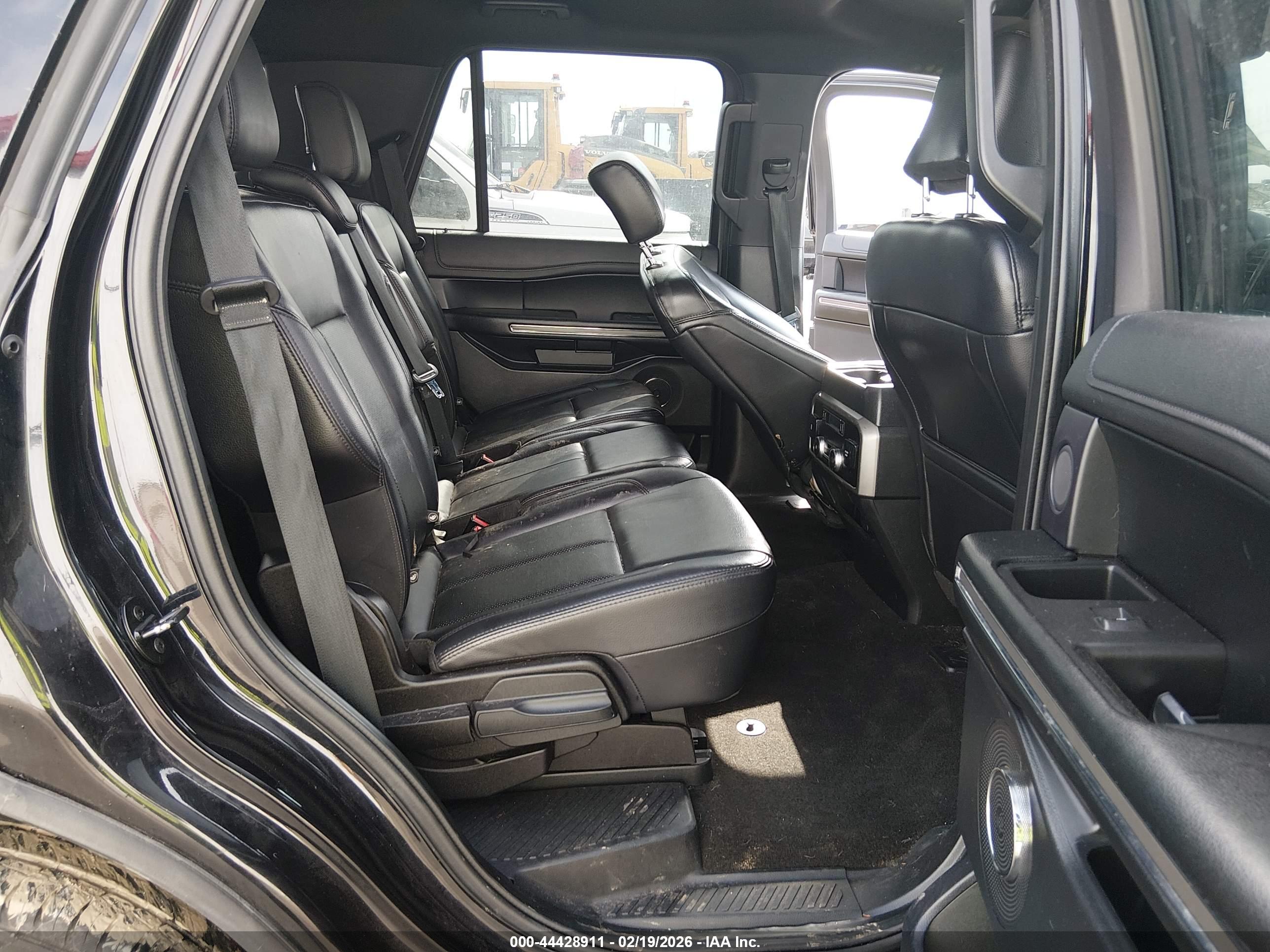 FORD EXPEDITION image 8