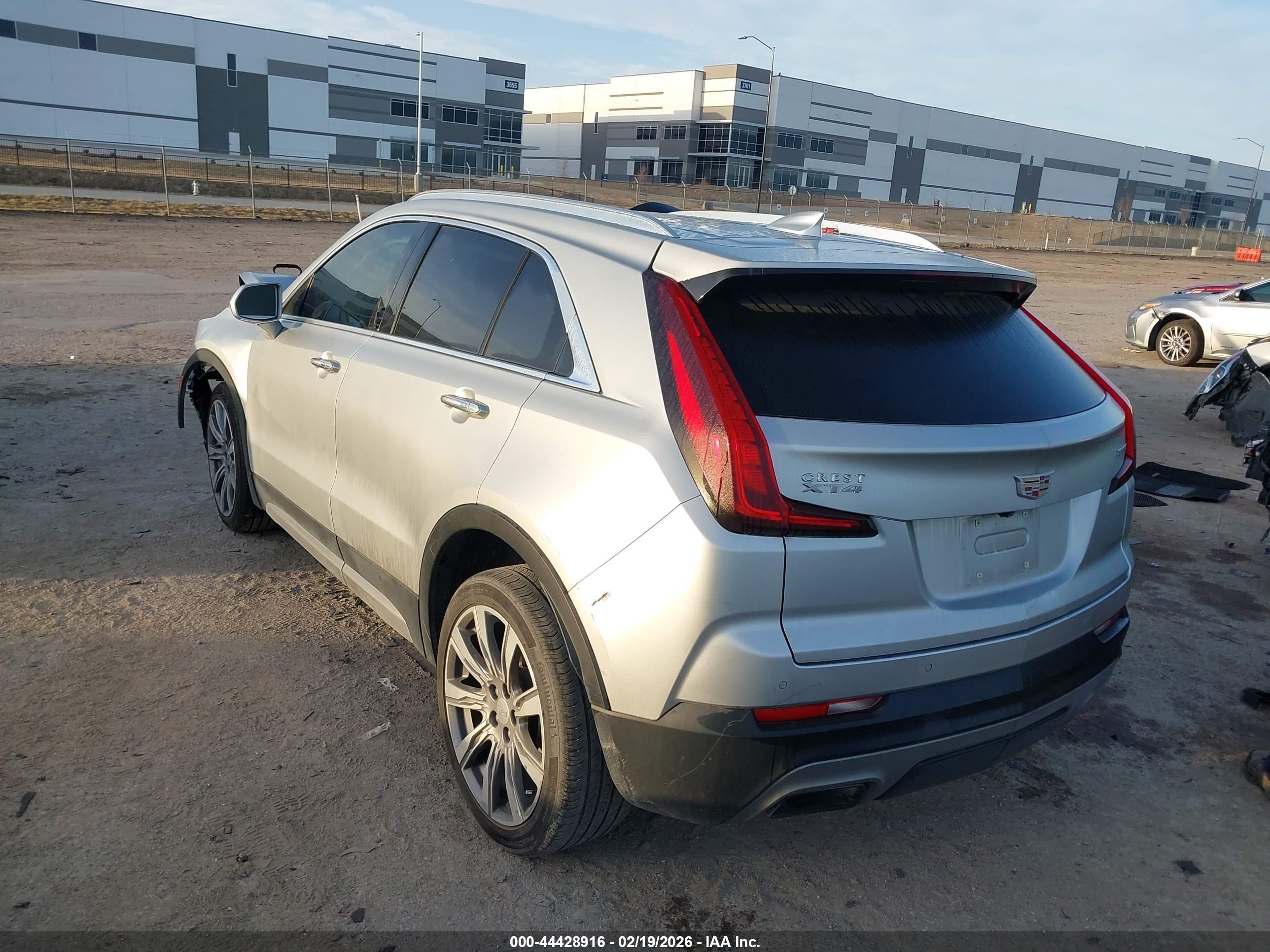 CADILLAC XT4 image 3