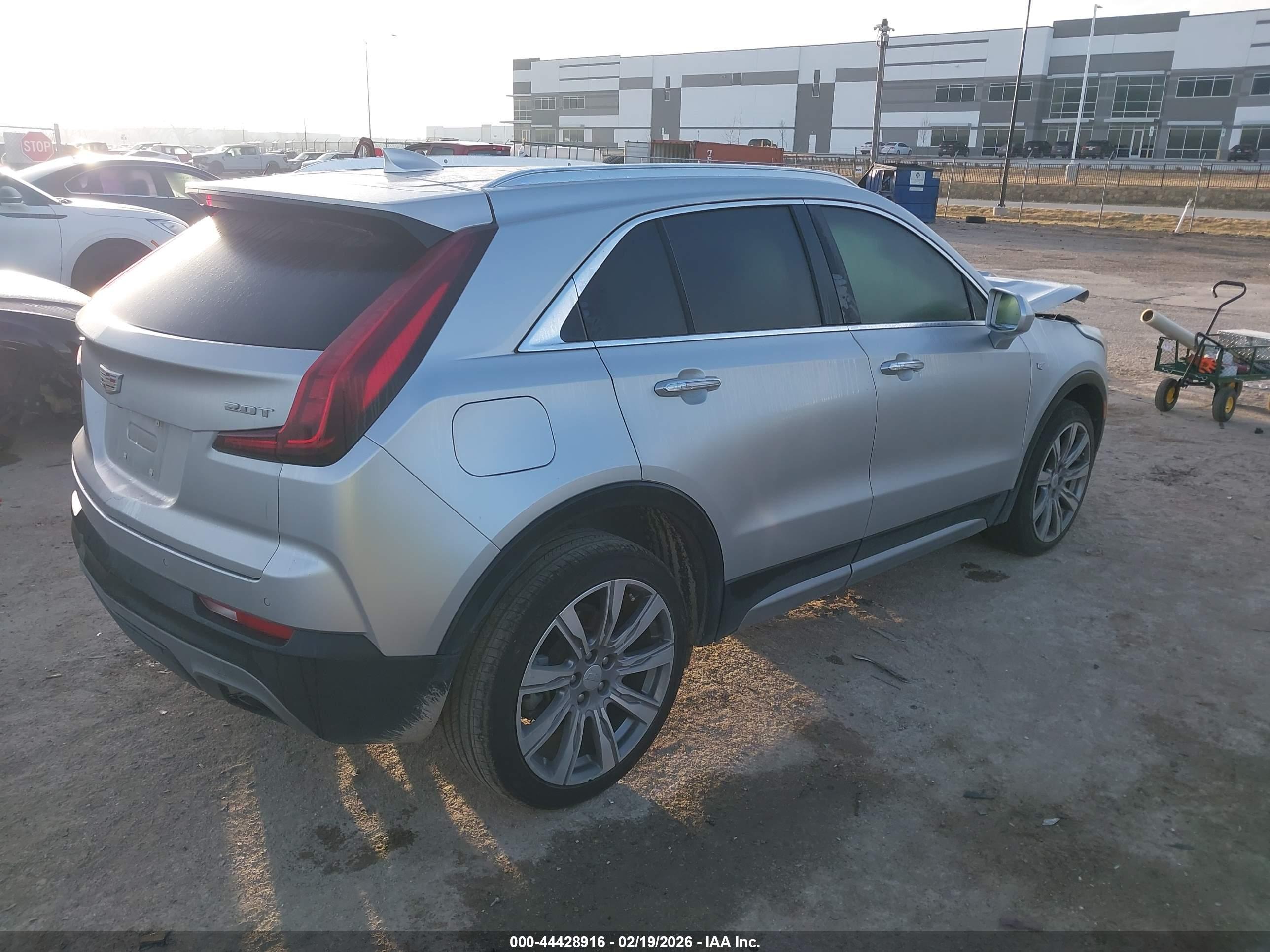 CADILLAC XT4 image 4