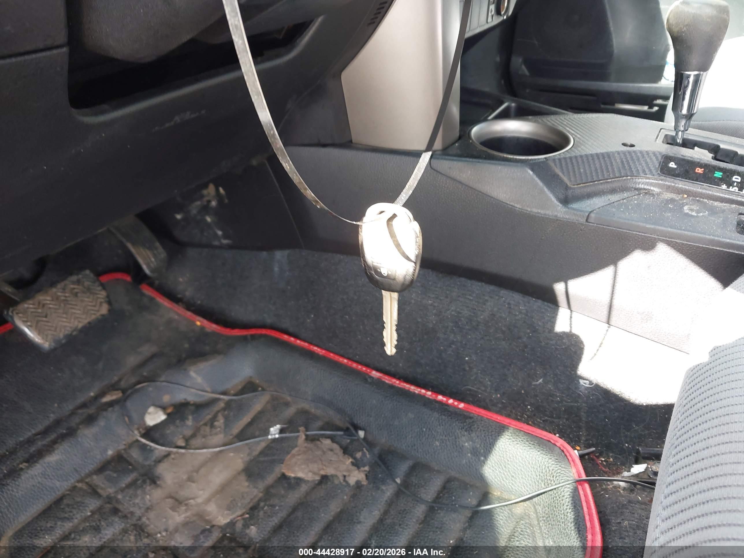 TOYOTA RAV4 image 11