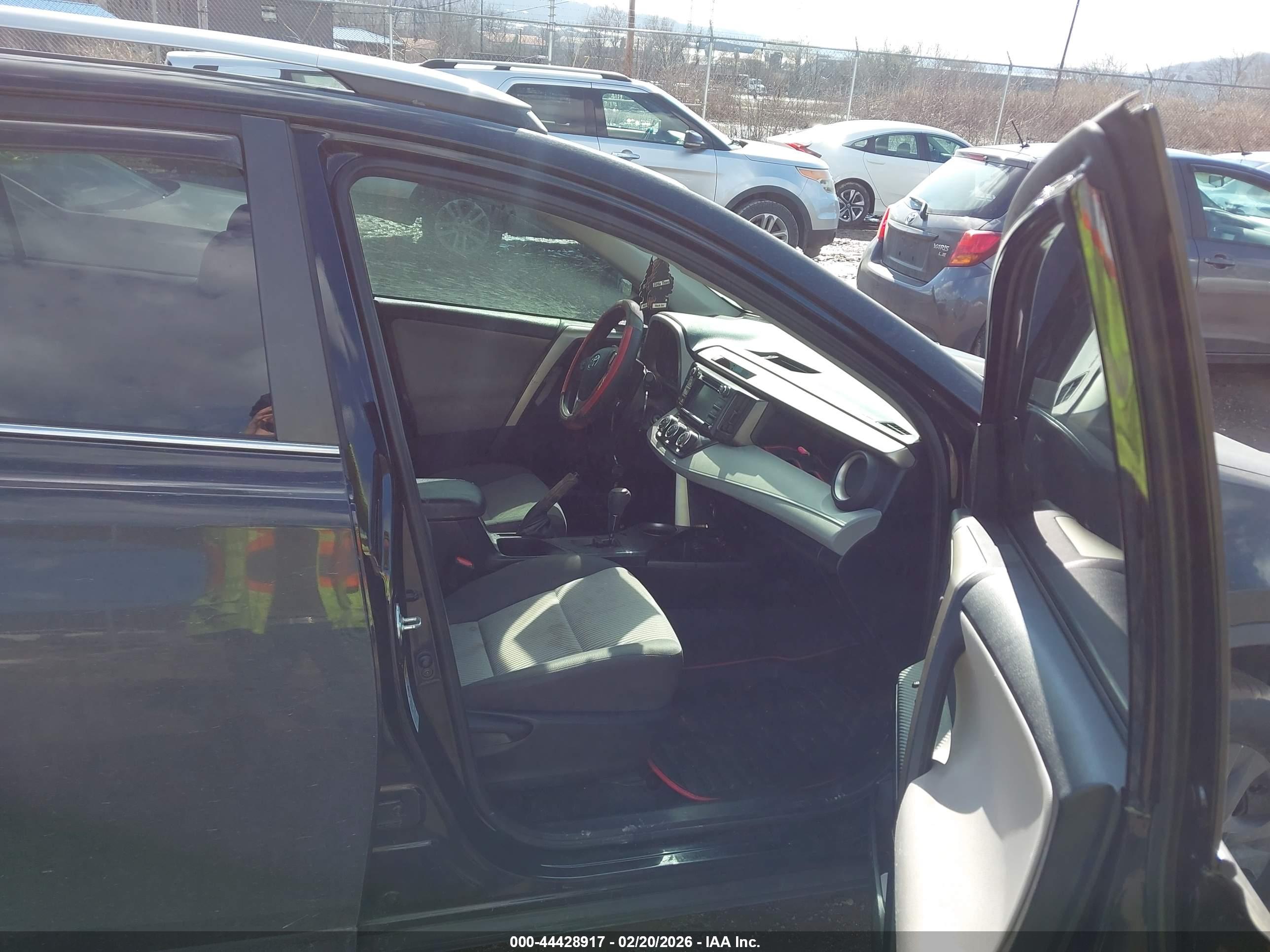 TOYOTA RAV4 image 5