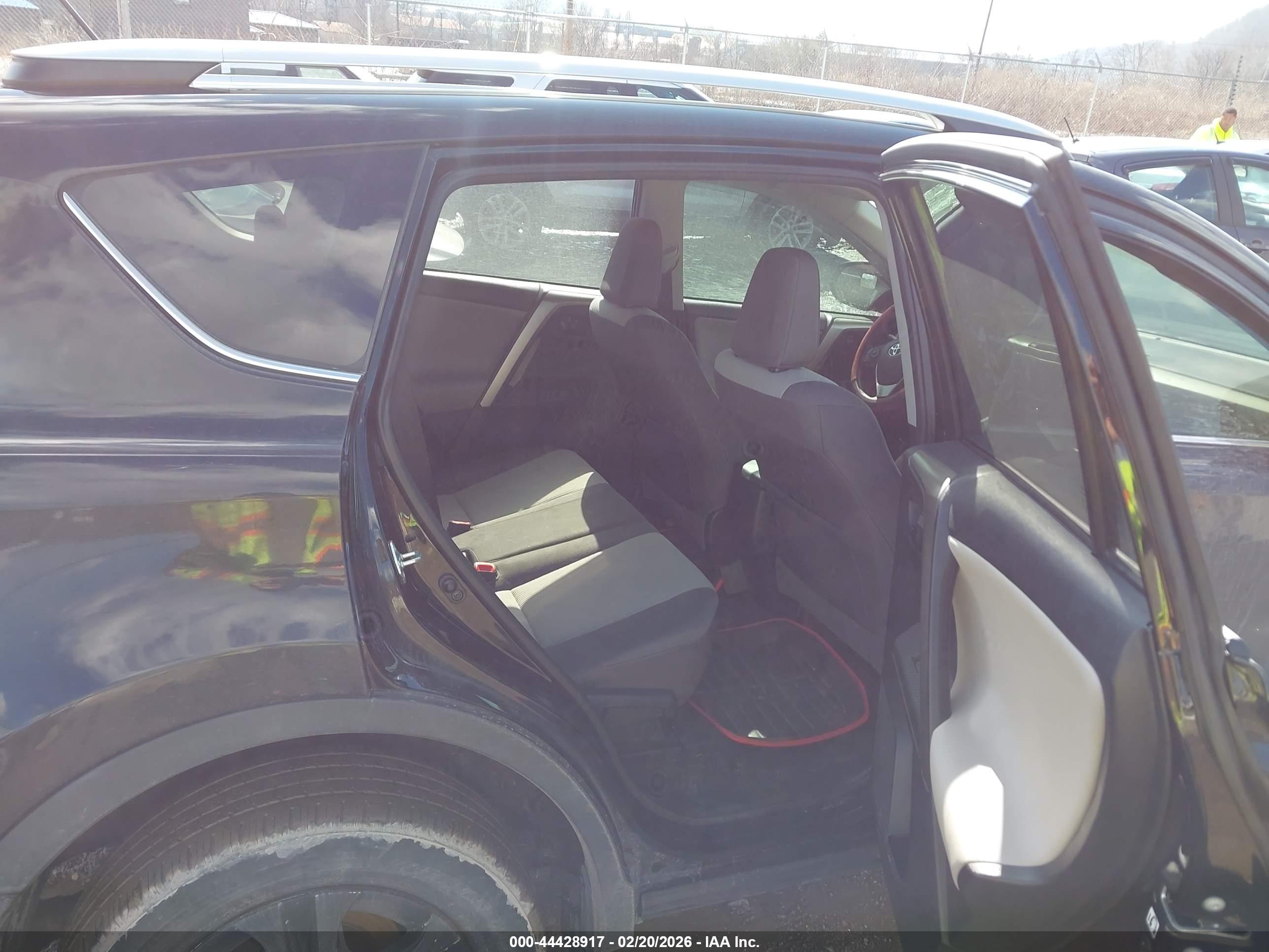 TOYOTA RAV4 image 8