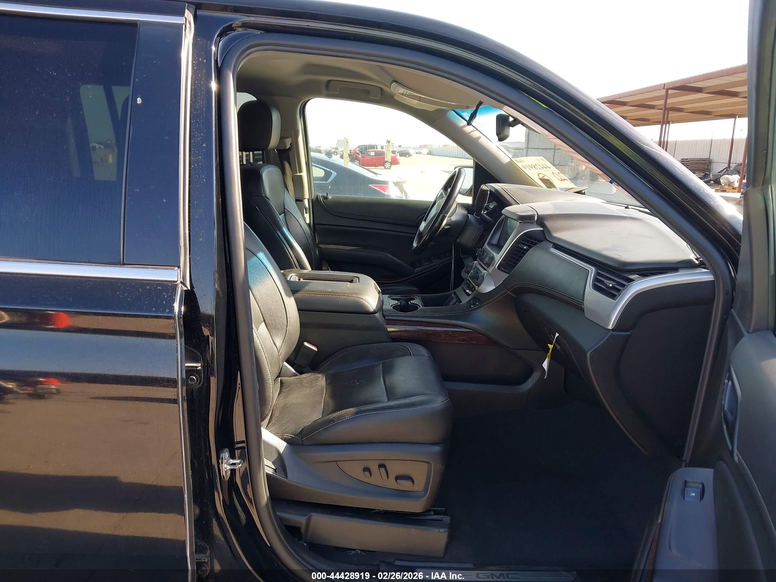 GMC YUKON image 5