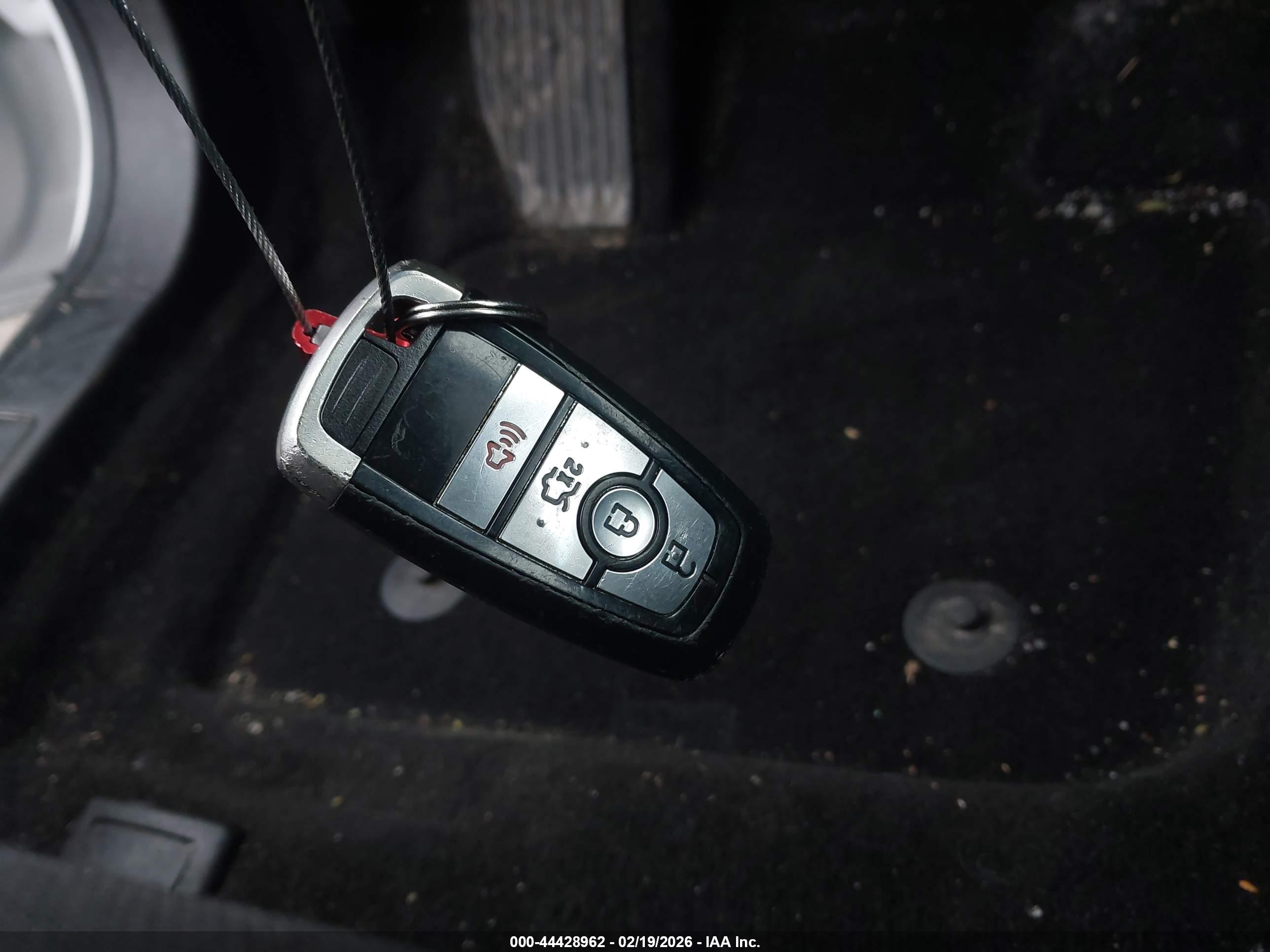 FORD FUSION image 11