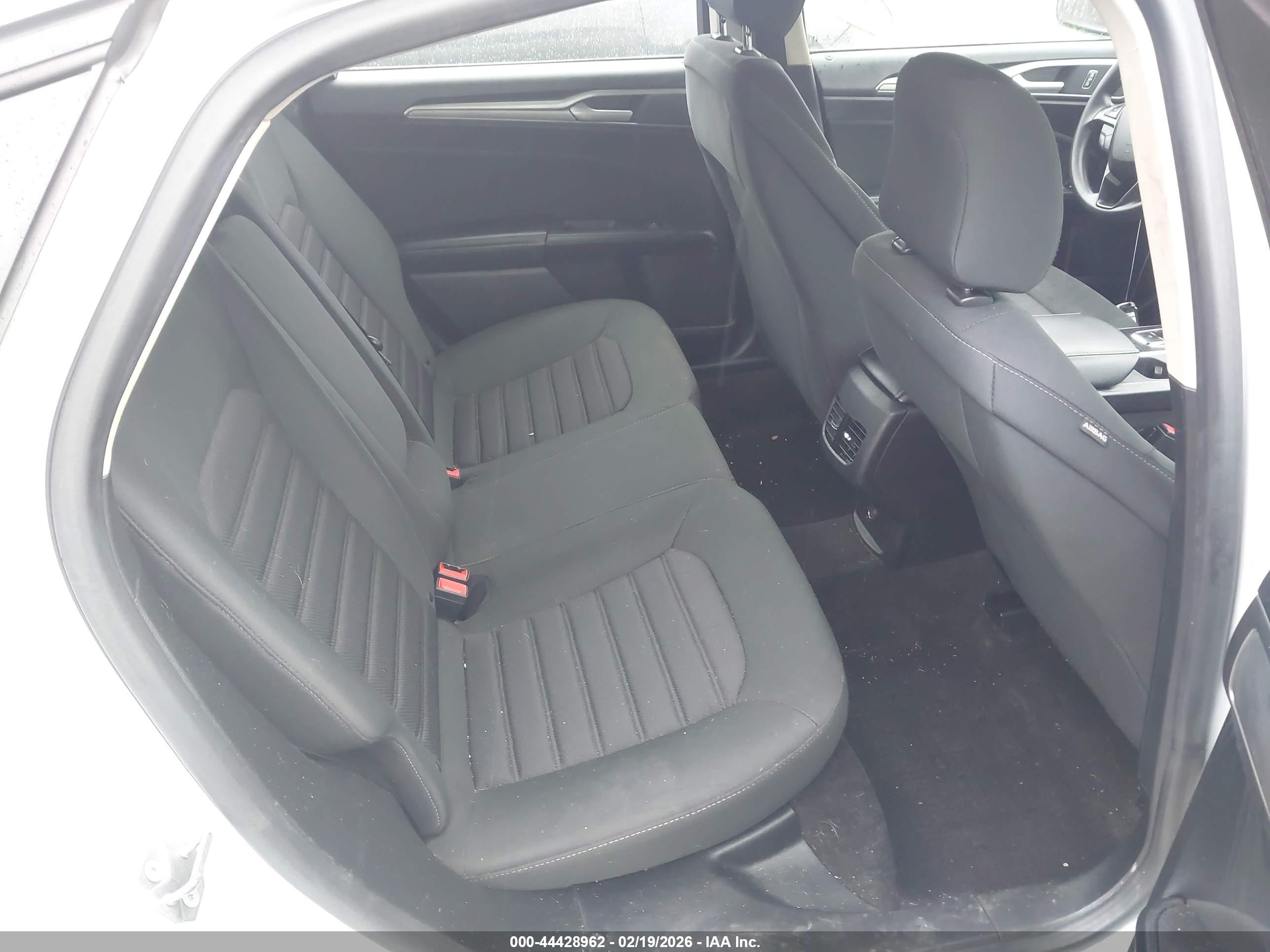 FORD FUSION image 8