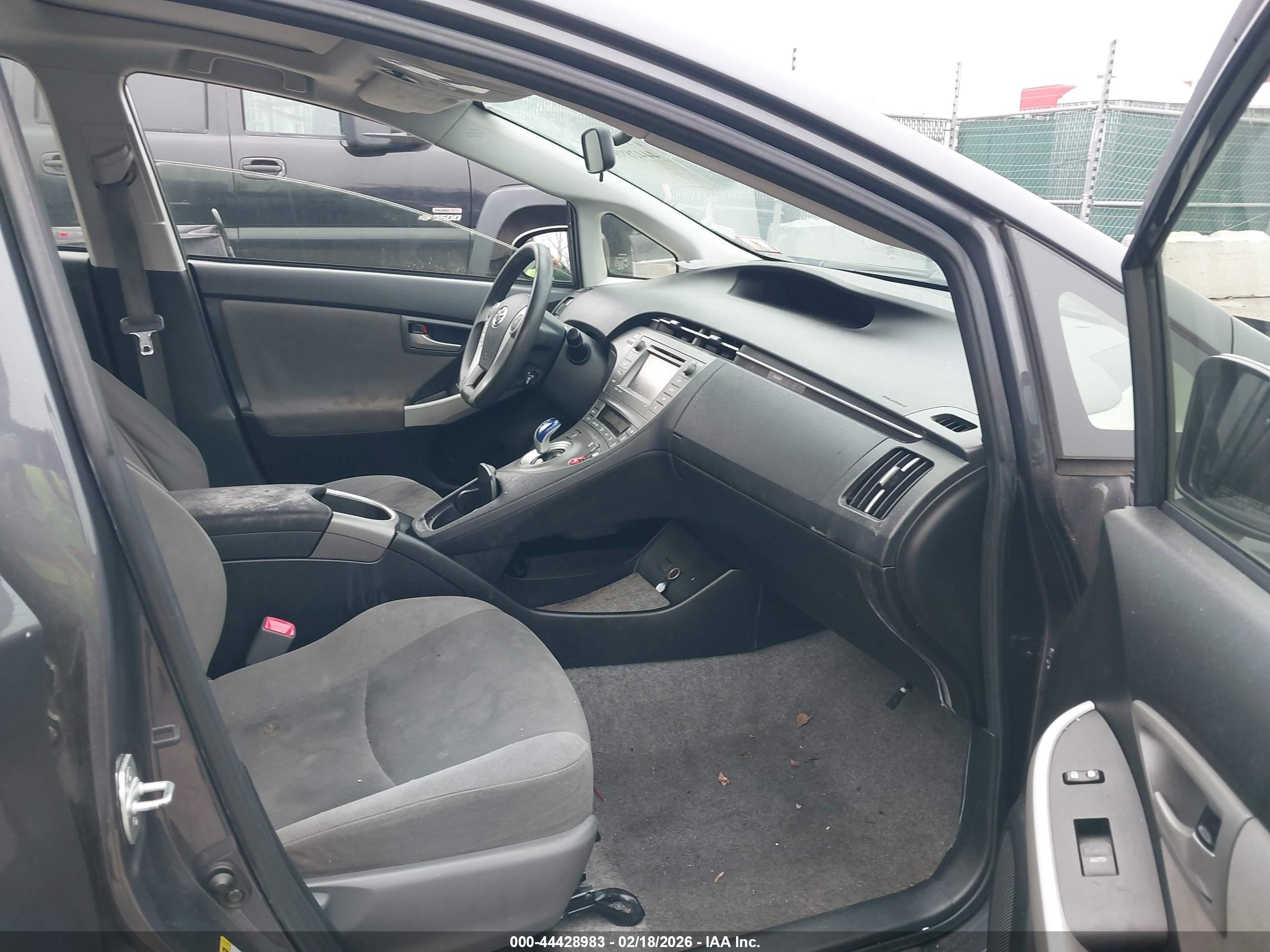 TOYOTA PRIUS image 5