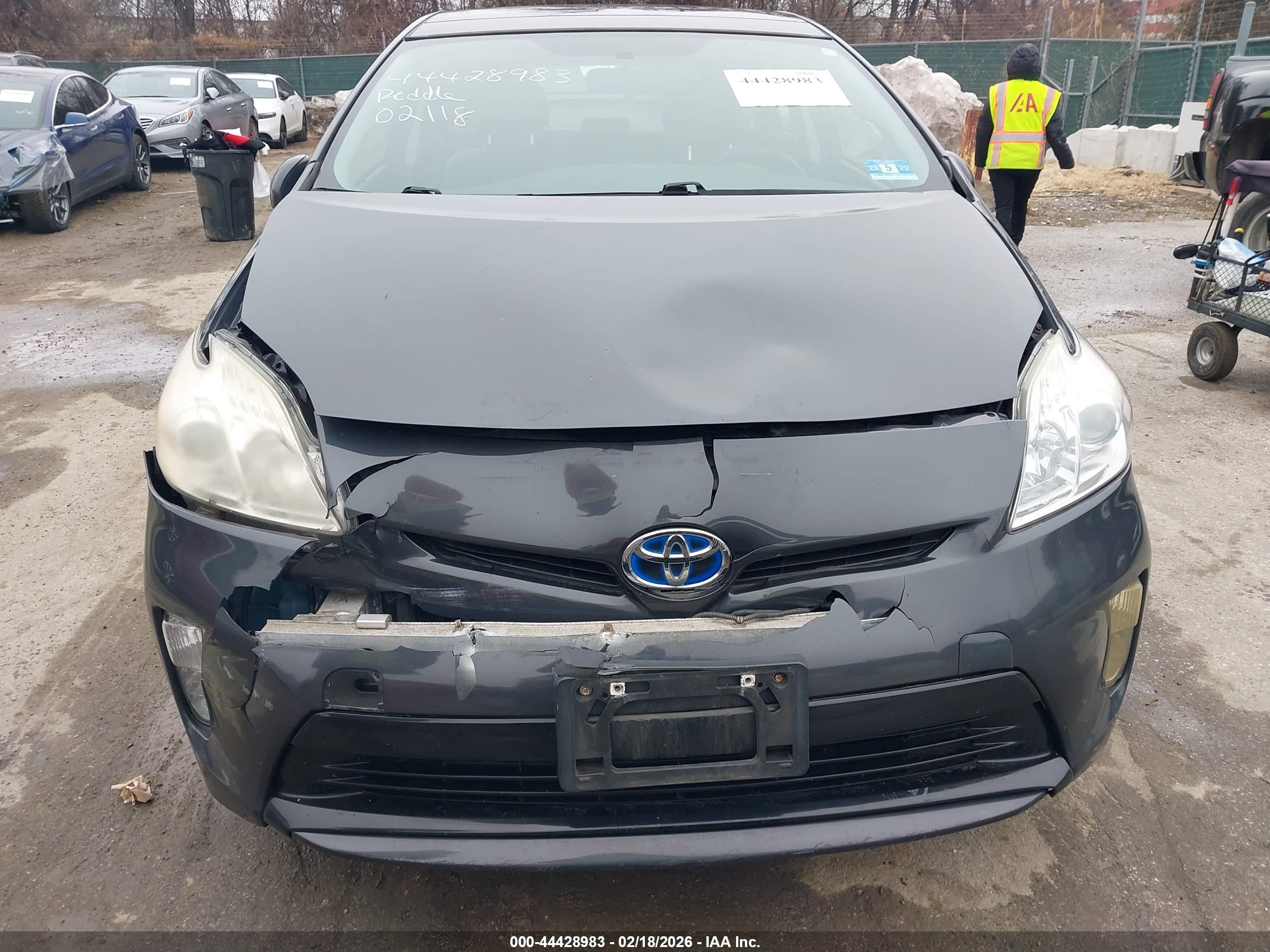 TOYOTA PRIUS image 6