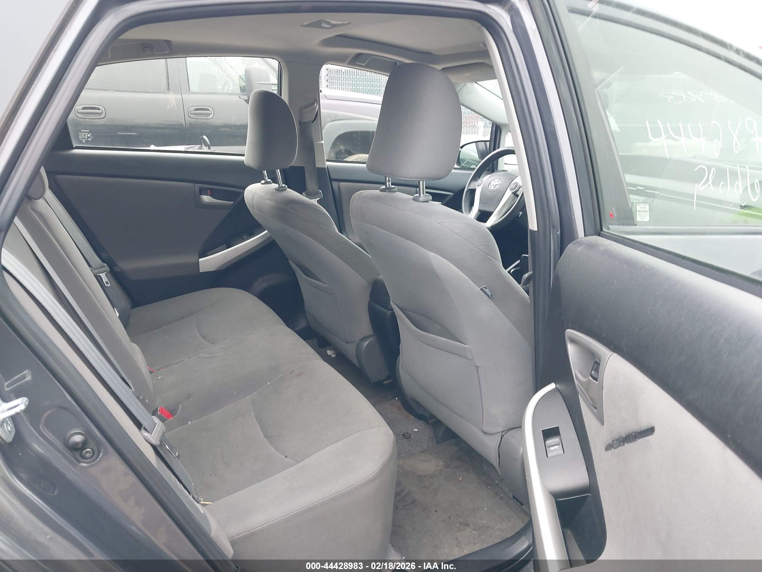 TOYOTA PRIUS image 8