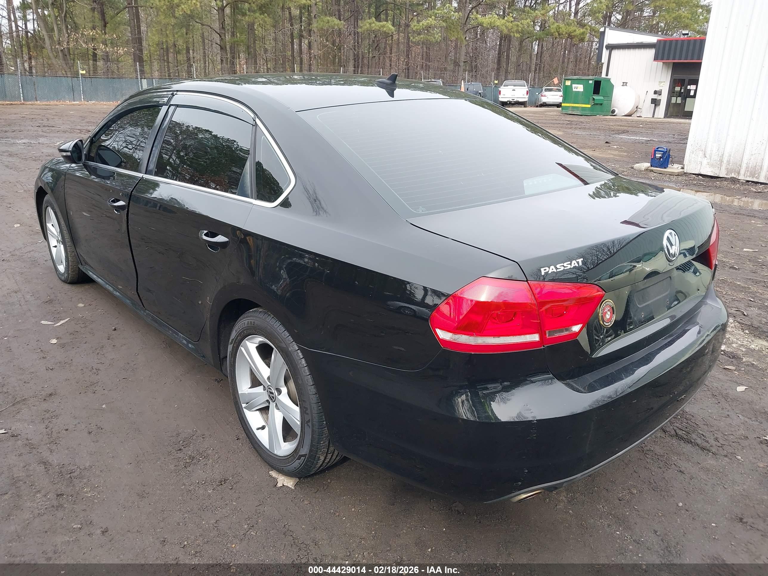 VOLKSWAGEN PASSAT image 3
