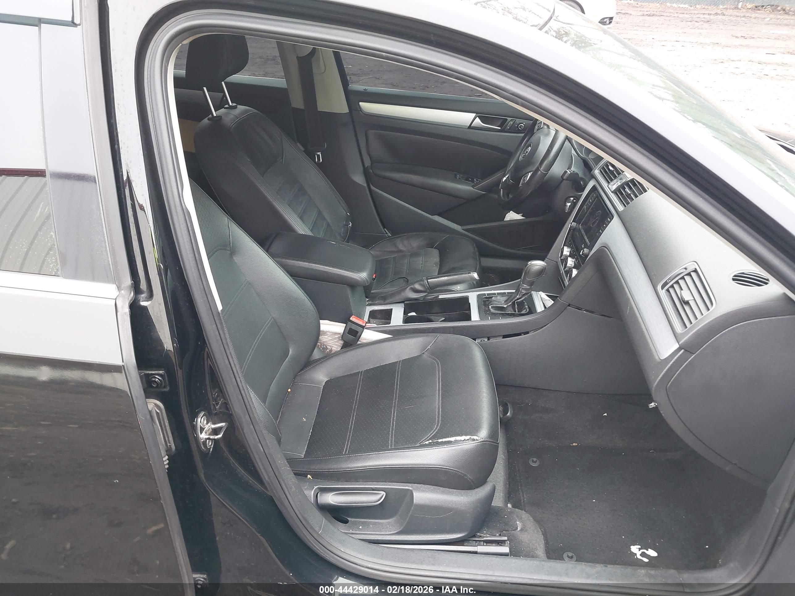 VOLKSWAGEN PASSAT image 5