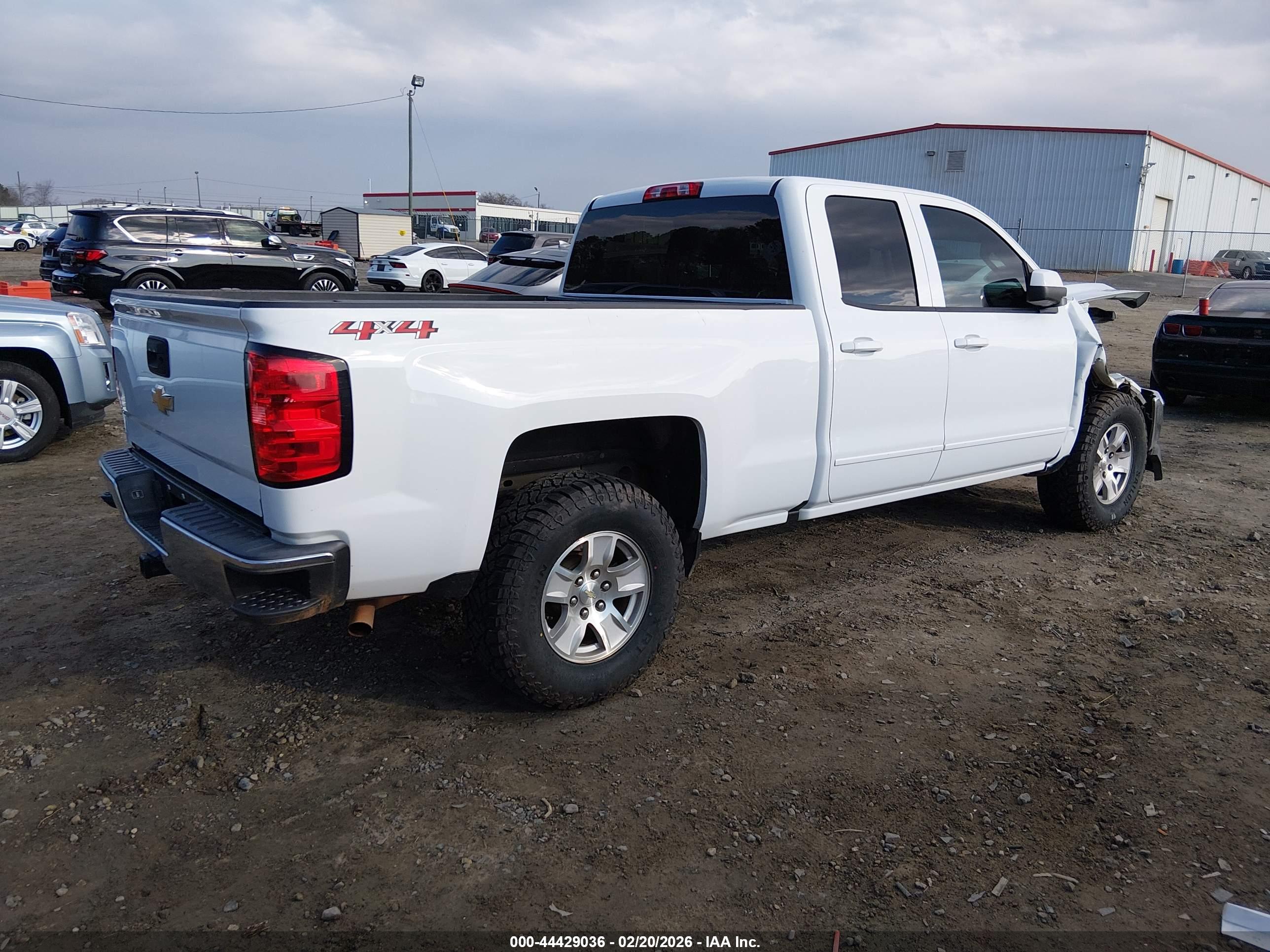 CHEVROLET SILVERADO image 4