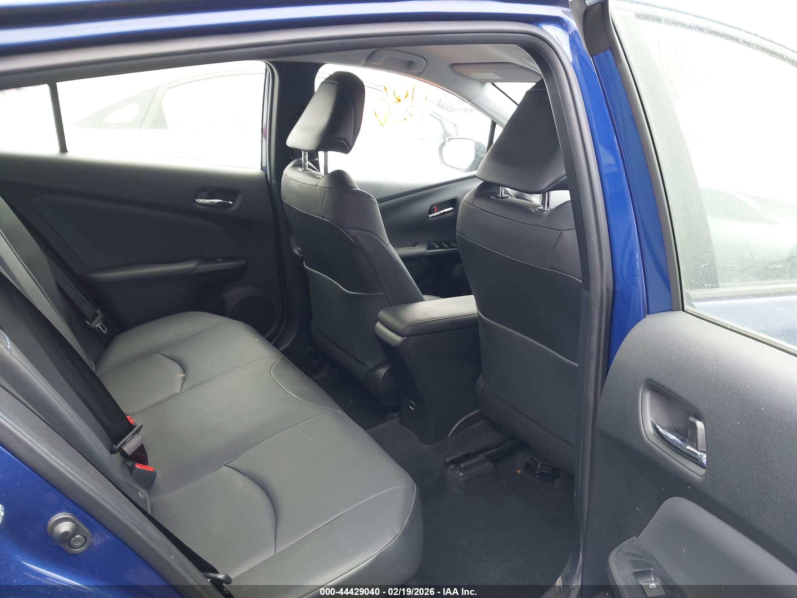 TOYOTA PRIUS image 8